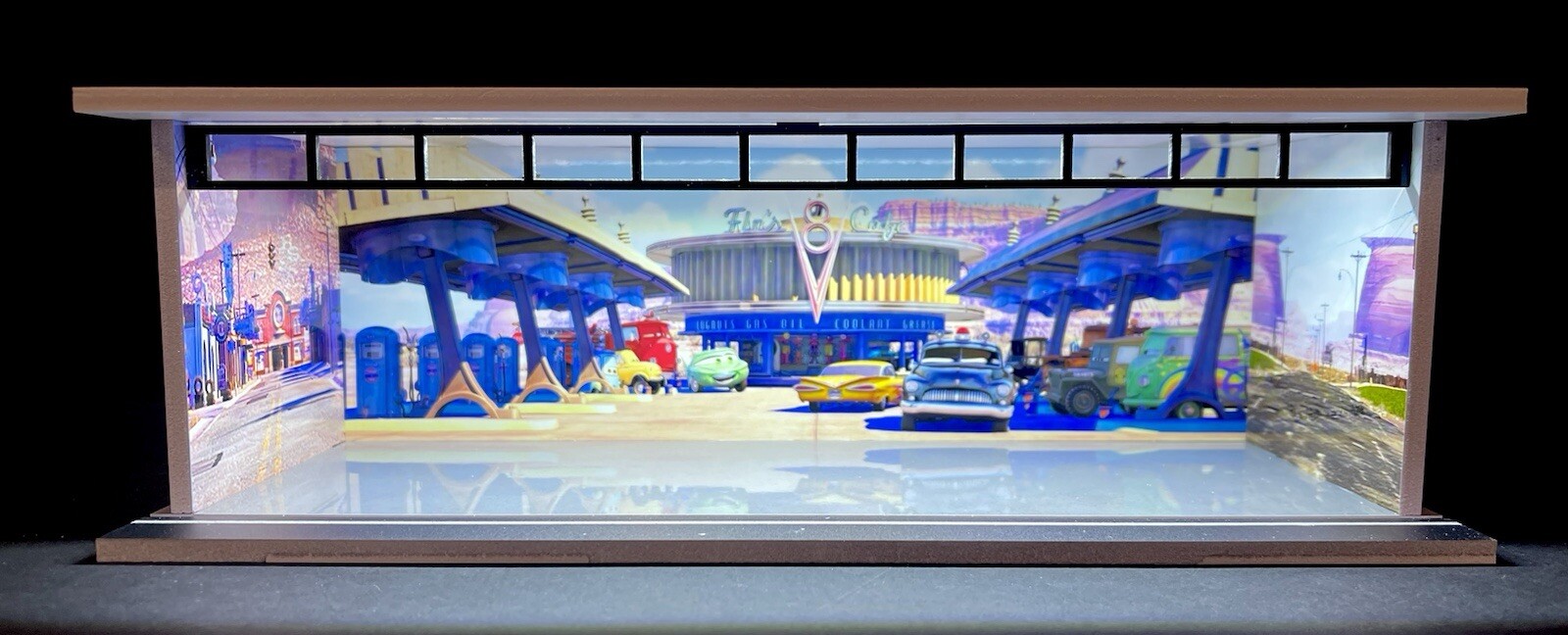 Radiator Springs Parking Lot Model Diorama Garage LED Lit Hot Wheels 1/64 Scale