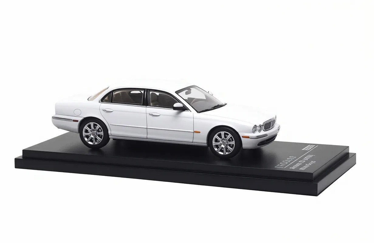 AR 1:64 White Jaguar XJ6 X350 Luxury Sedan Sports Model Diecast Metal Car