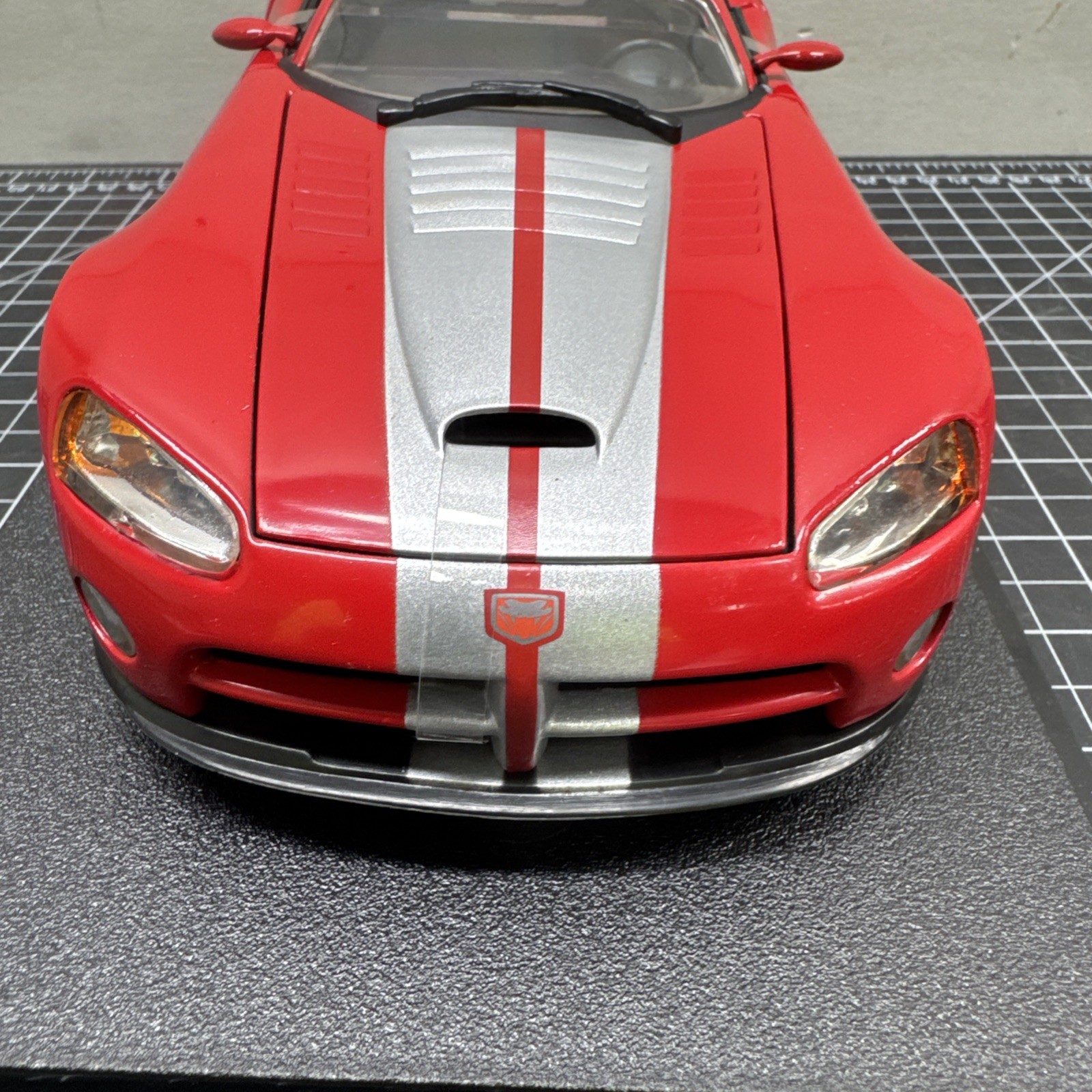 1/18 100% Hotwheels 2001 Dodge Viper GTS R Red No BOX D3