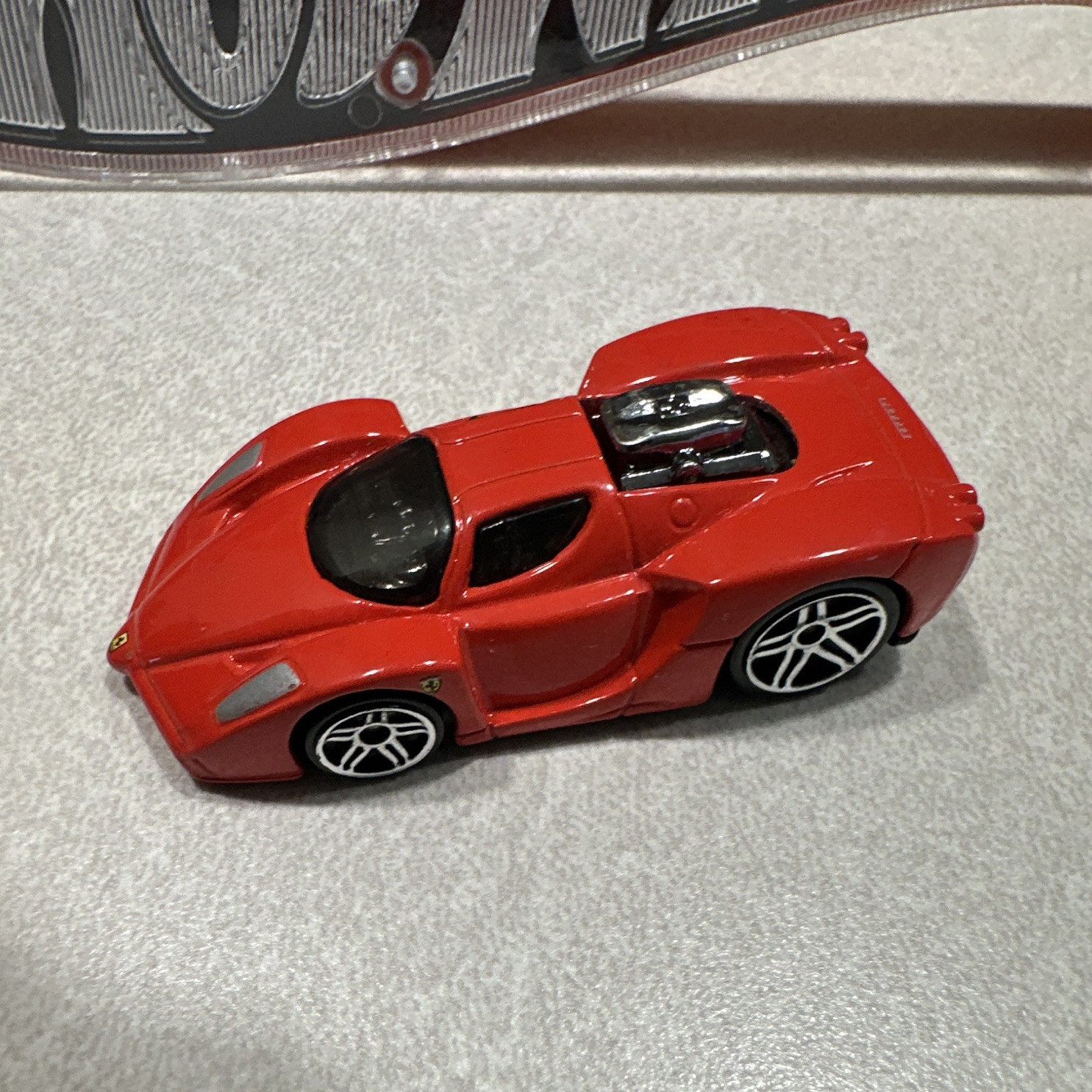 Hot Wheels Enzo Ferrari Red 1:64 Diecast Model Car 2003 Hot Wheels Ferrari