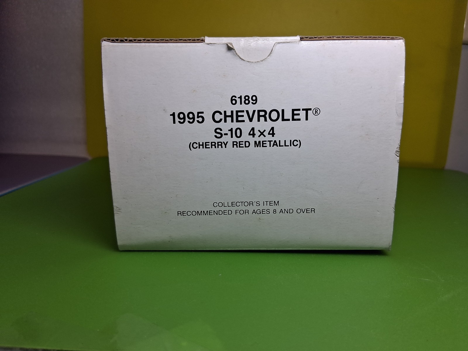 AMT ERTL 1995 Chevrolet S10 4×4 Cherry Red Metallic Dealer Promo car 6189