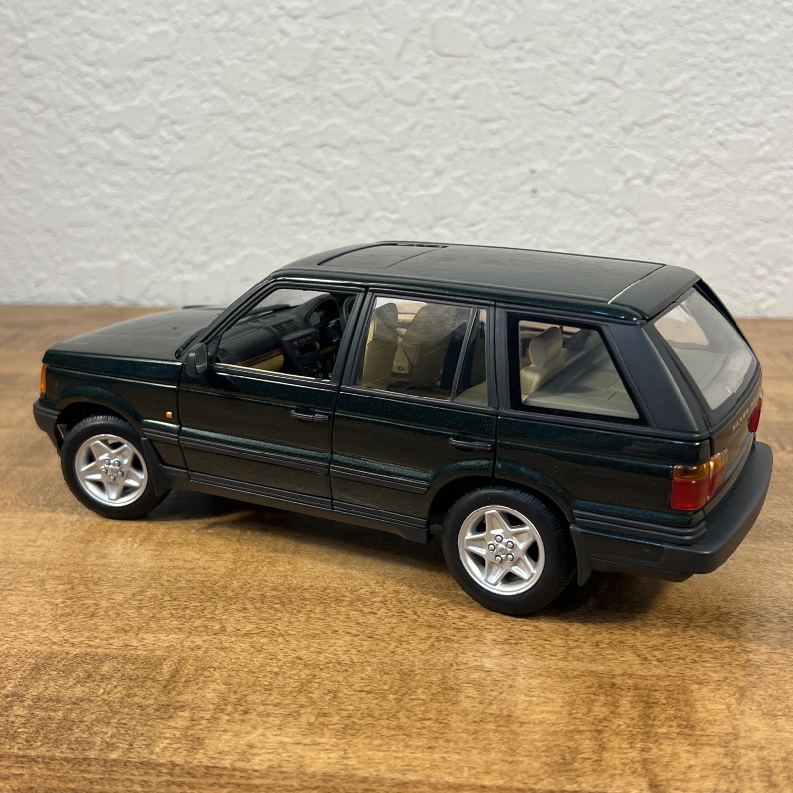 Auto Art Range Rover 4.6 HSE – Off Road Division 1:18 Green