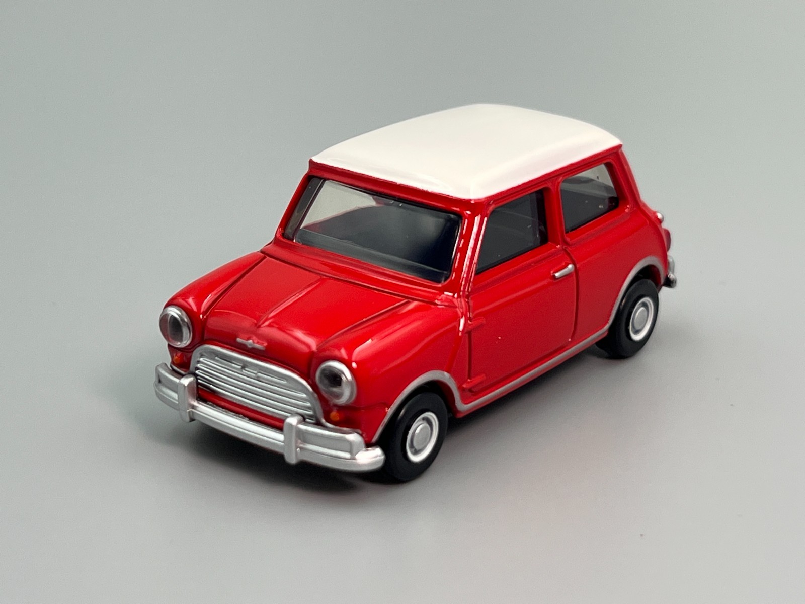 Morris Mini Cooper Classic Mini Red White Roof Tomica Premium #12 1/50 scale