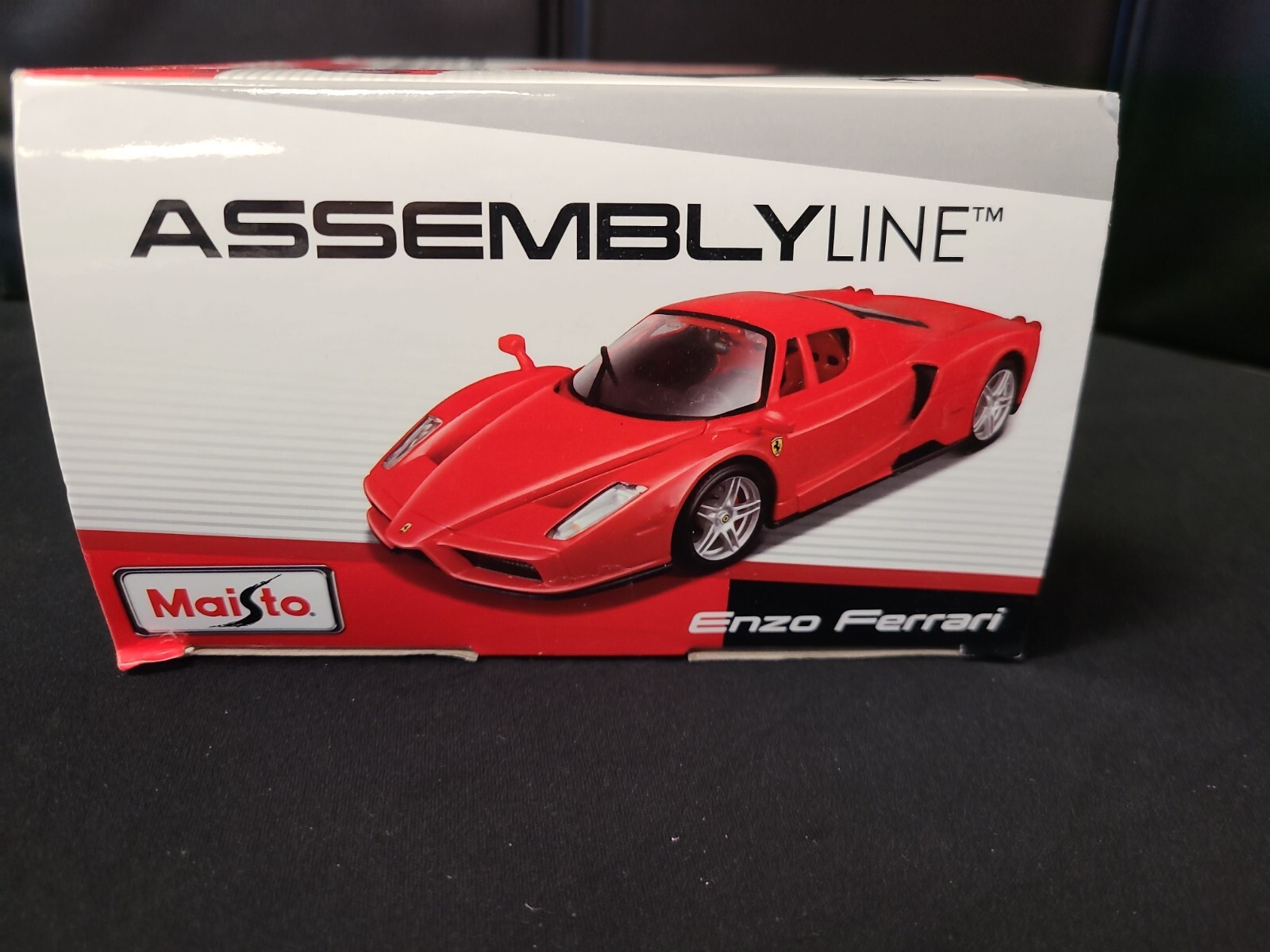 Maisto Assembly Line Enzo Ferrari Red 1:24 Model Car NEW