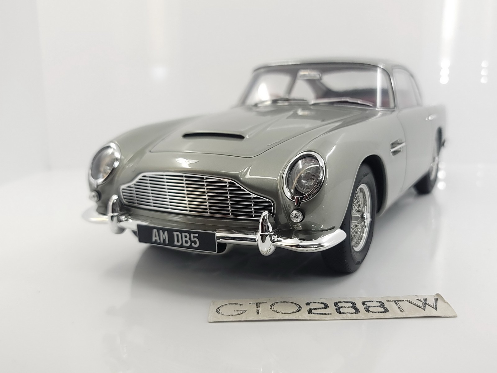 GT Spirit 1:12 scale Aston Martin DB5 1963 Silver(GT066)