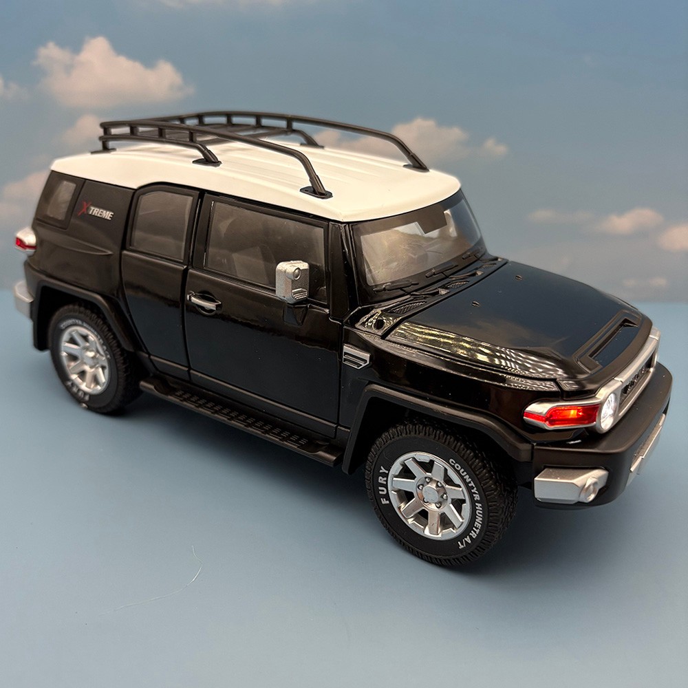 2007/2014 TOYOTA FJ Cruiser 1:24 Diecast – Officially Licensed – Black With Box