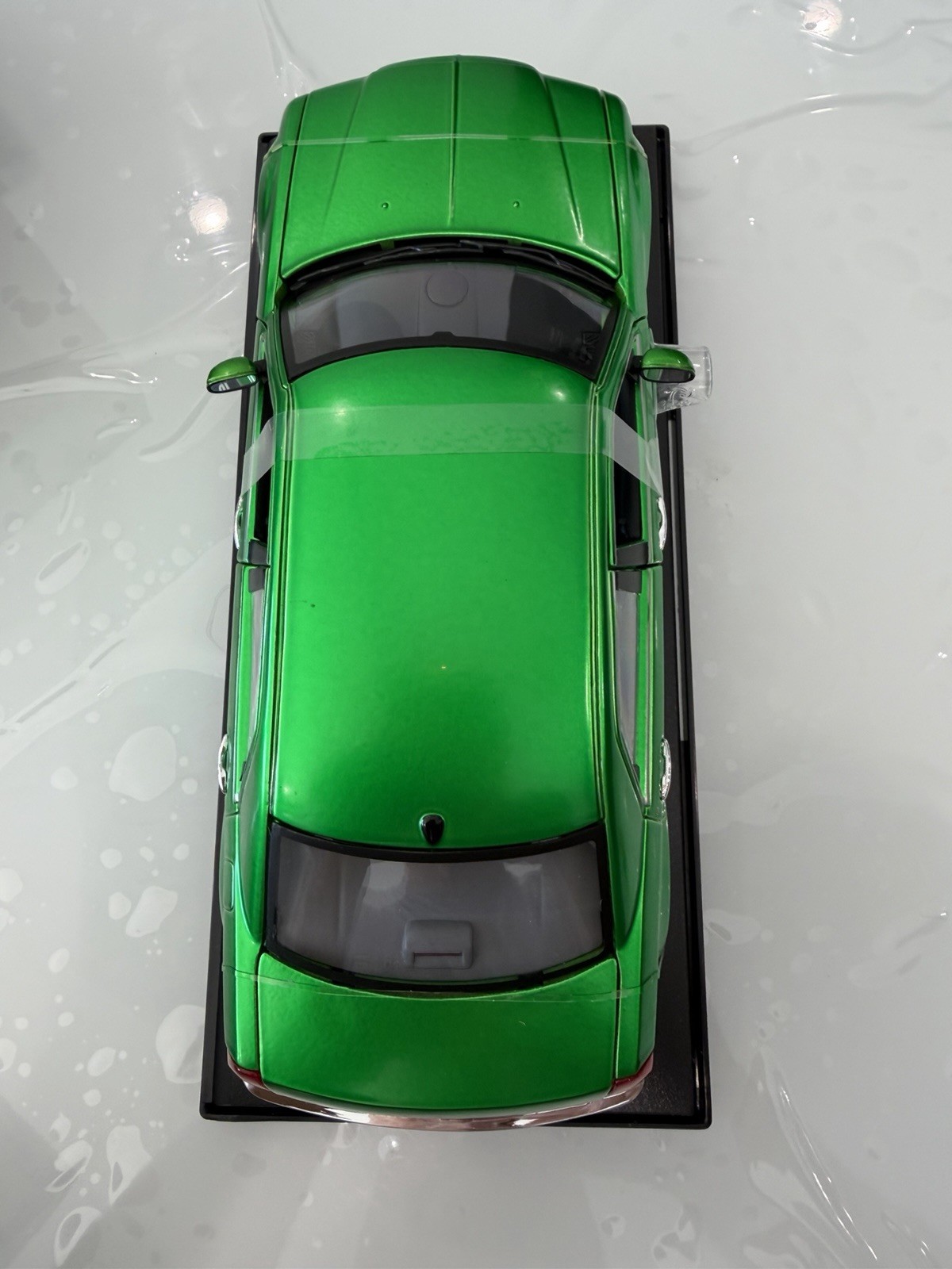 2005 Chrysler HEMI 300C Green 1:18 Scale Diecast Model Car Maisto SpecialEdition