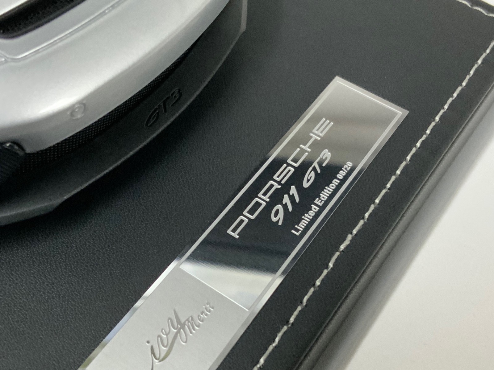 1/18 Ivy Porsche 911 GT3 992.1 Silver with Black Stripe on Leather 20 pcs AB655