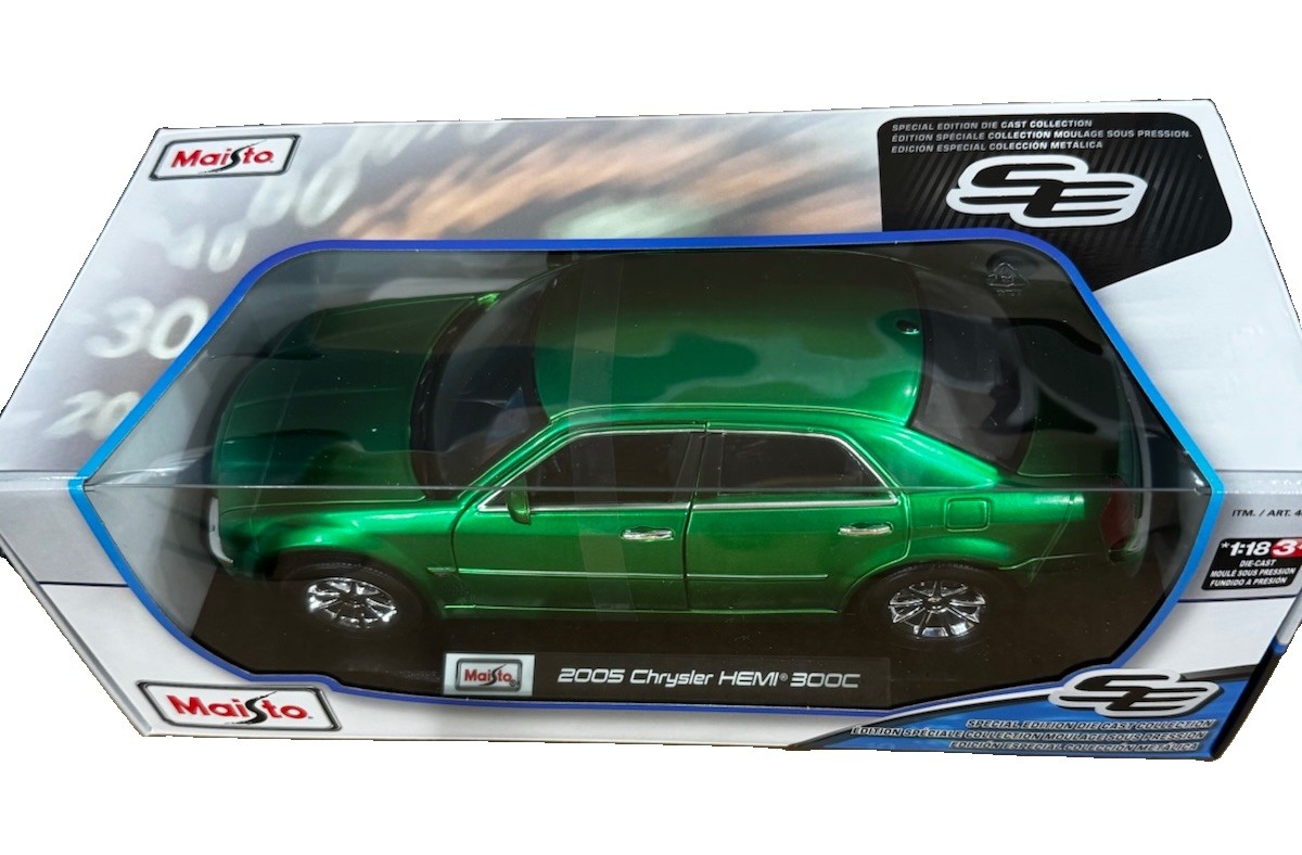 Maisto Chrysler HEMI 300C 2005 1:18 Diecast Car Green Special Ed Boxed