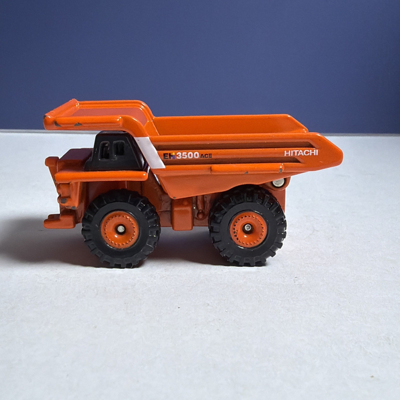 Takara Tomy Tomica #102 Hitachi Rigid Dump Truck EH3500AC II 1/185 Scale