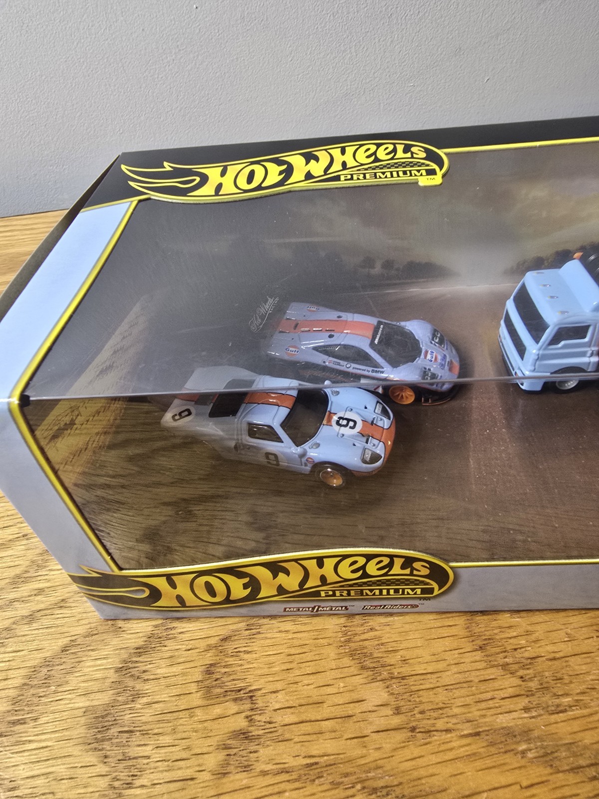 Hot Wheels Premium Collector Diorama Gulf Set McLAREN F1, Supervan, Ford GT-40🔥