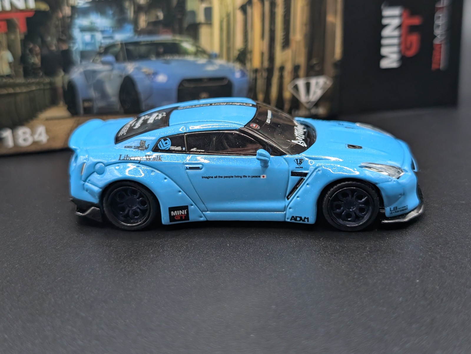 1:64 MINI GT LB WORKS Nissan GT-R R35 Light Blue Collection Garage Special #184