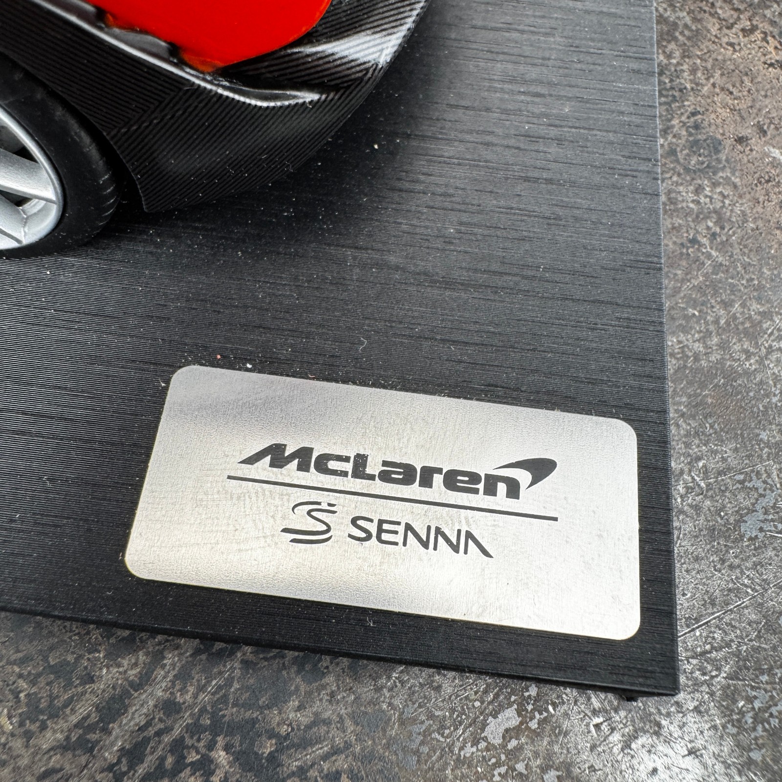 TRUESCALE MINIATURES – McLAREN SENNA 1:18 Mira Orange – No. 180EMI5