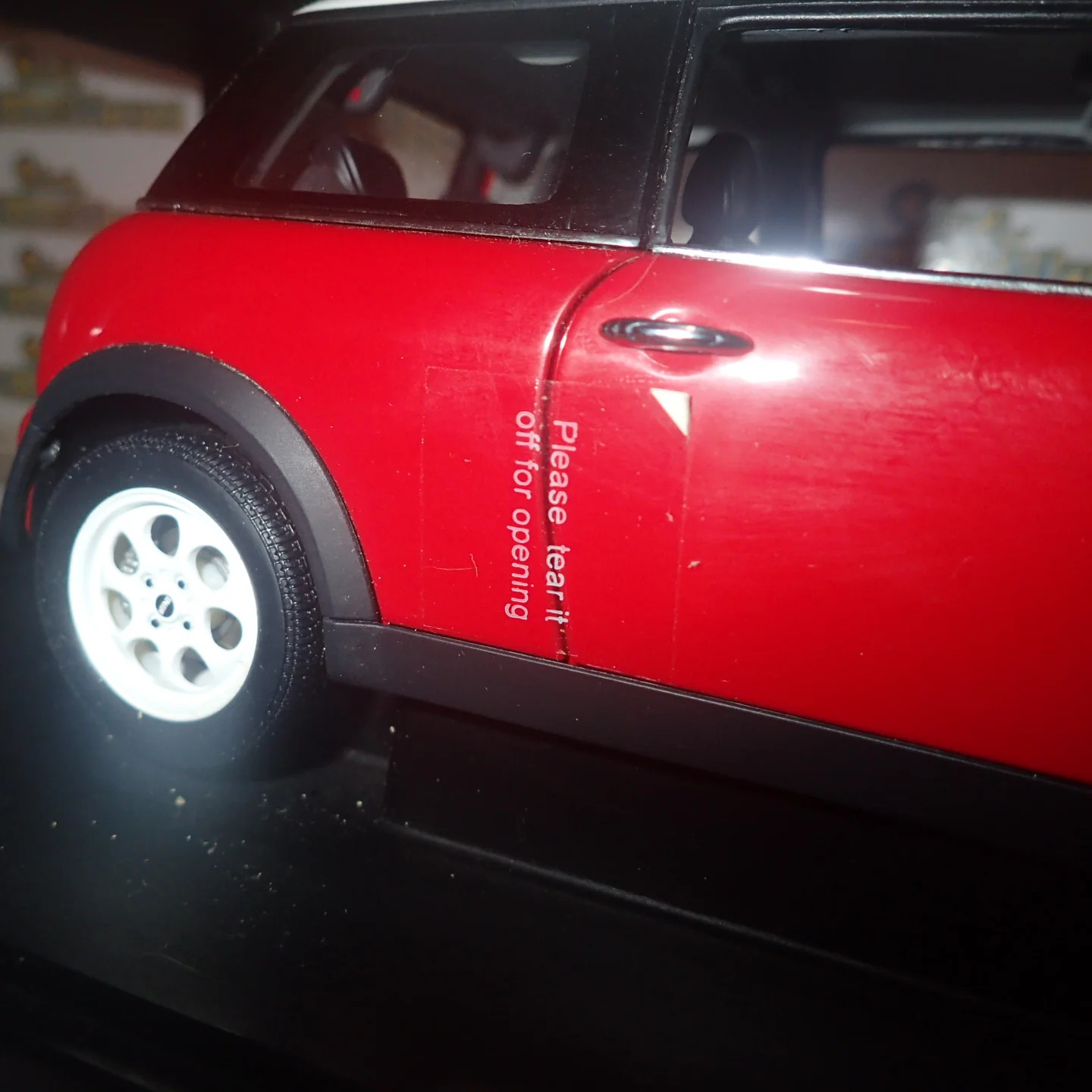 AutoArt 74822 – 1/18 Scale – BMW Mini Cooper Red