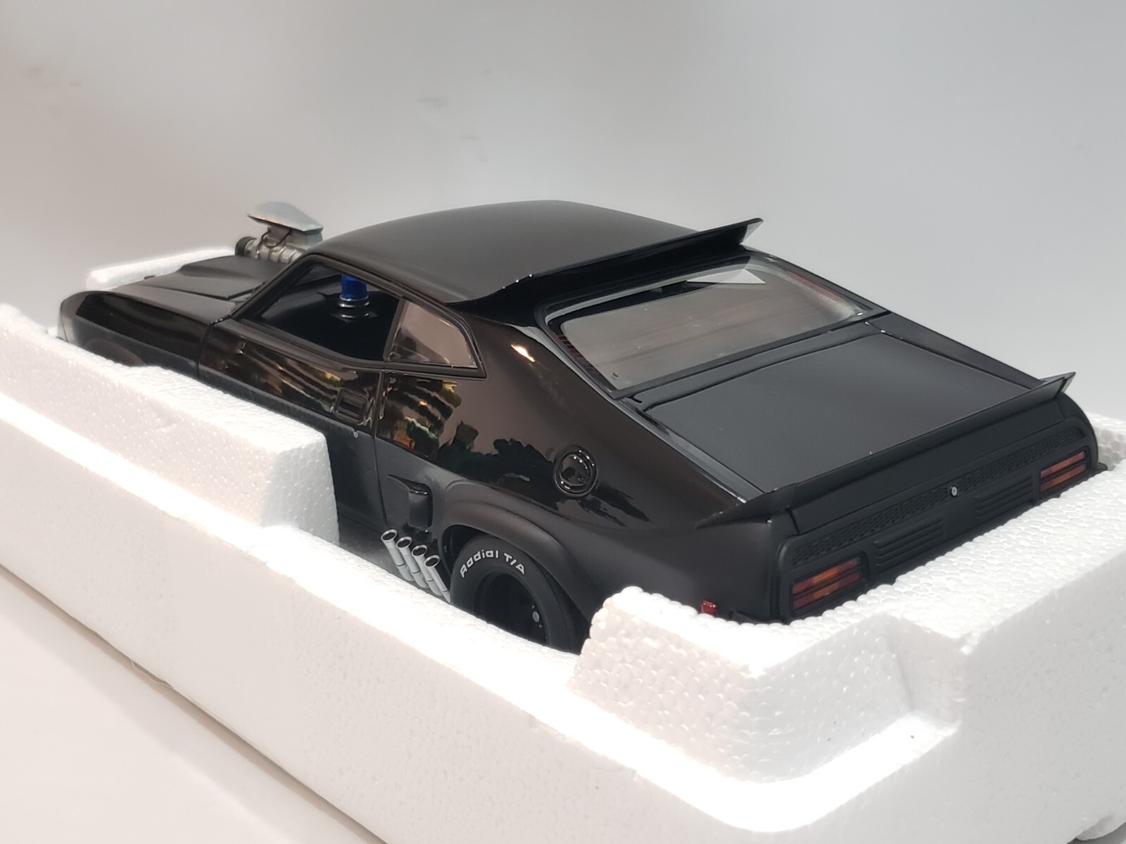 1/18 Autoart FORD XB FALCON Interceptor Mad Max The Road Warrior TUNED Ver 72775