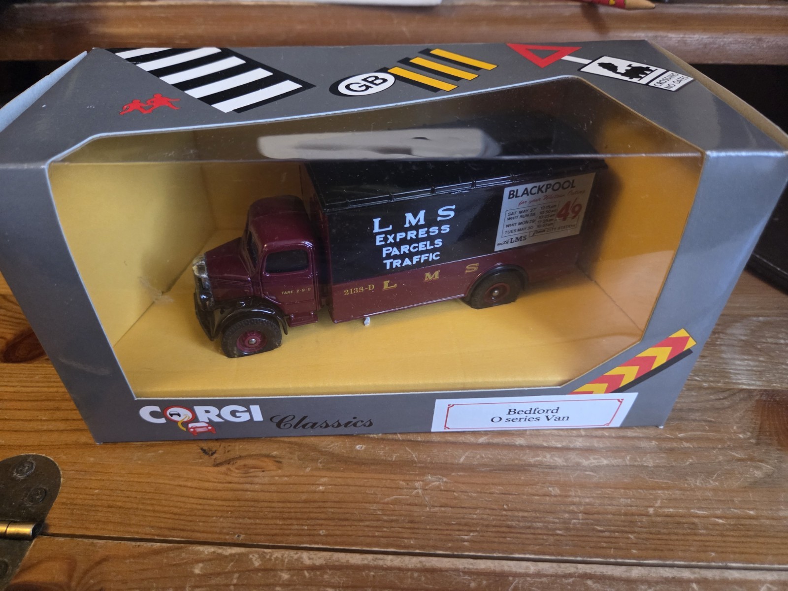 Corgi Classics 97120 Bedford O Series Van LMS Express Parcels Traffic Boxed