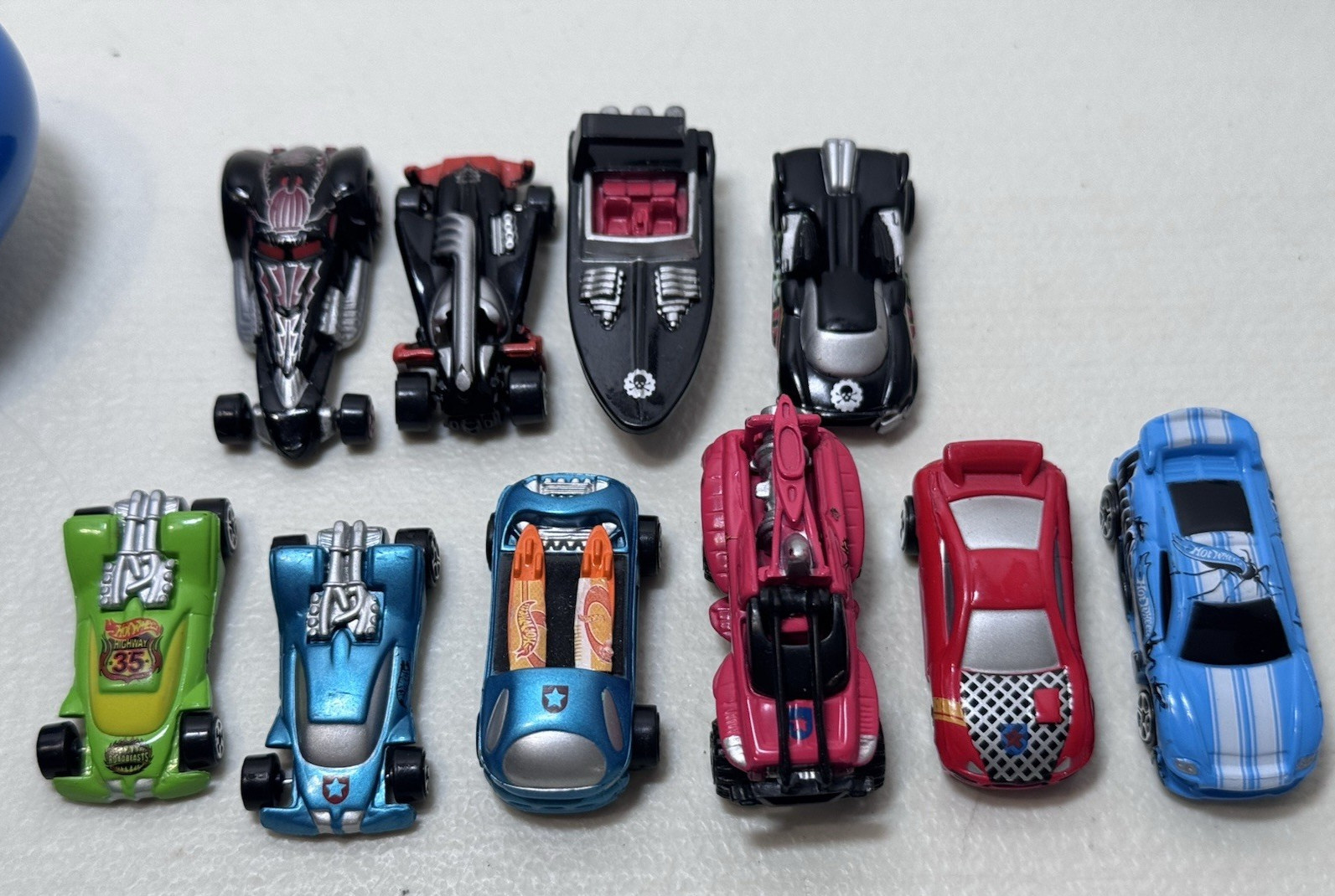 Micro Planet * HOT WHEELS * LOOSE Lot 13 CARS DieCast Bottom Variety 3 in Eggs