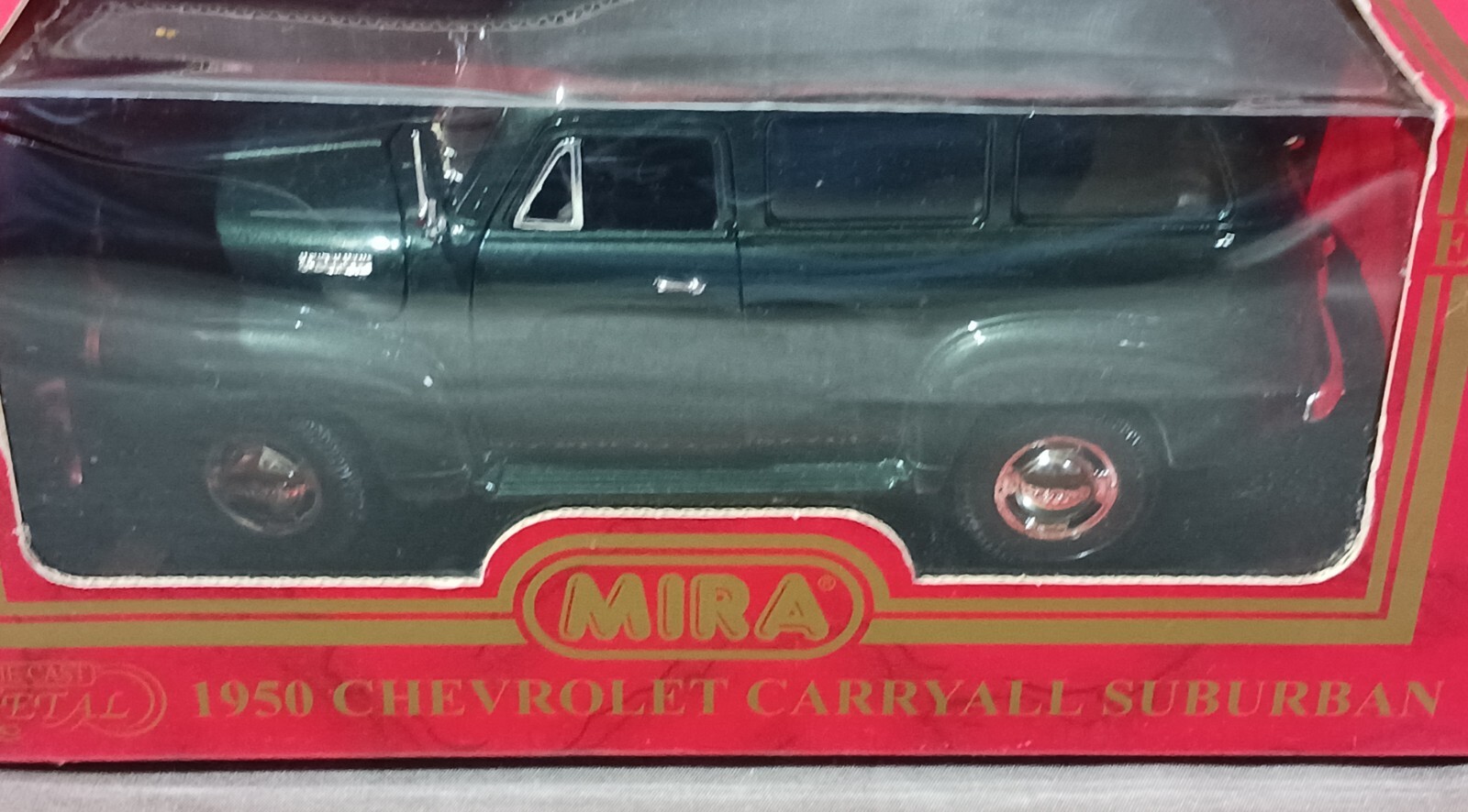 MIRA GOLDEN LINE: “1950 Chevrolet Carry All Suburban” E/1:18 Diecast Red USED