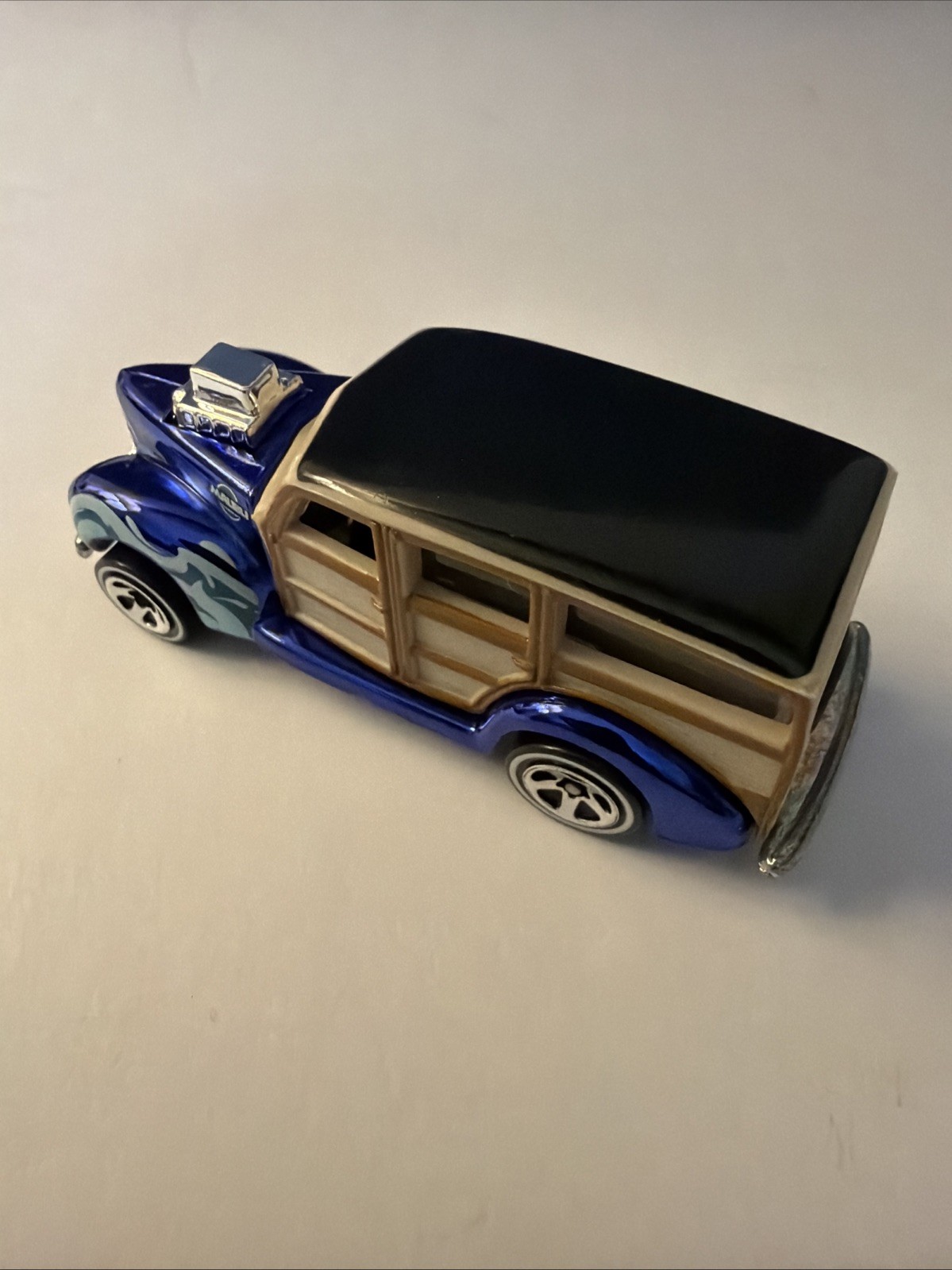 2004 Hot Wheels Classics Series 1 #11/25 – 1940’s Woodie Loose