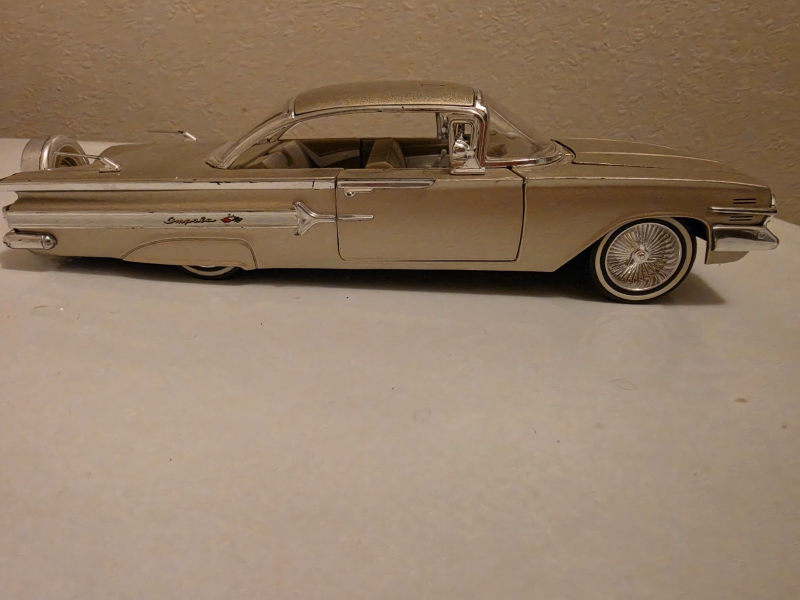 ULTRA RARE Jada Toys 1:32 Scale Metallic Gold 1960 Chevy Impala Lowrider