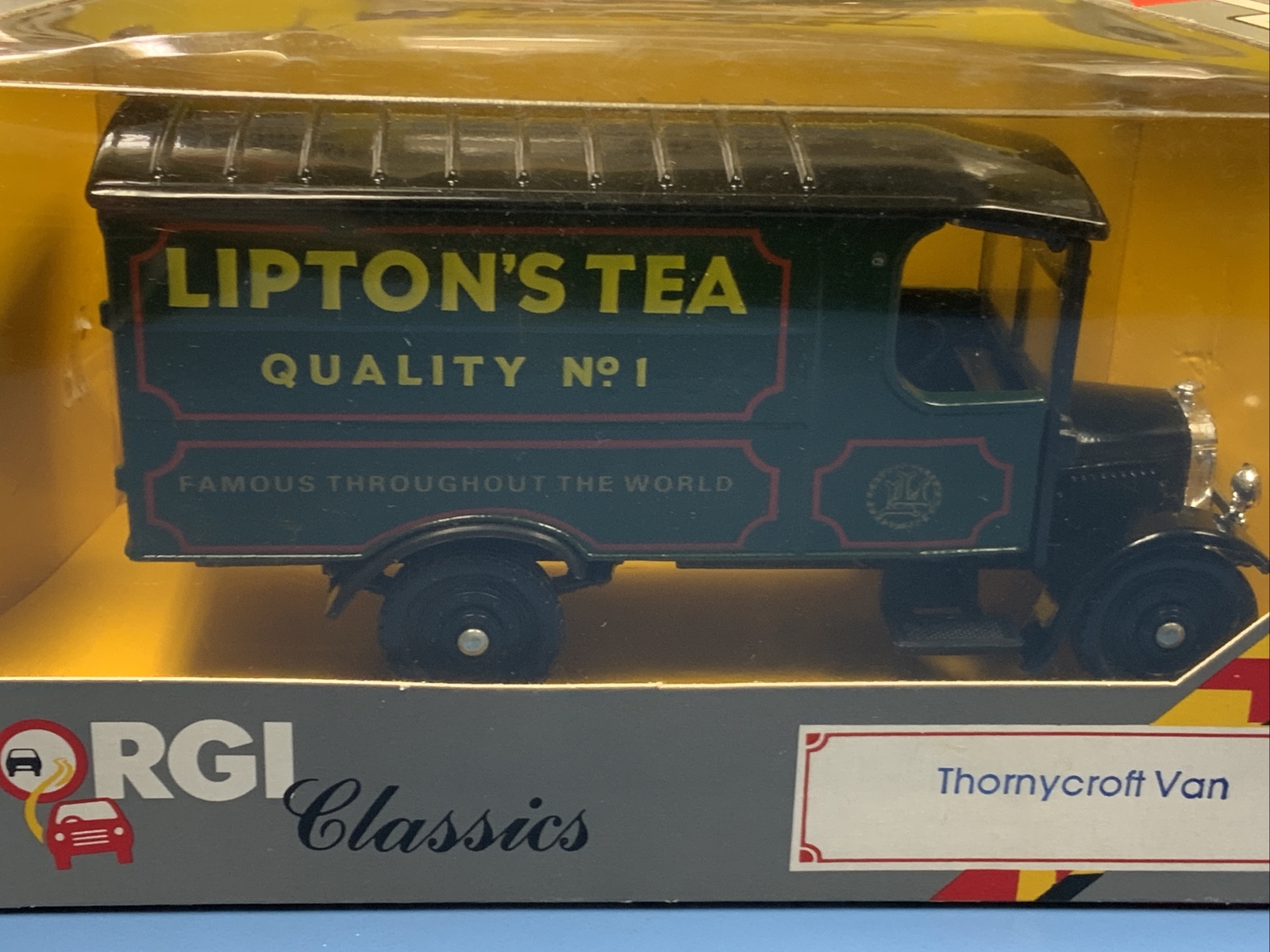 CORGI CLASSIC THORNYCROFT VAN #914 LIPTON’S TEA NEW