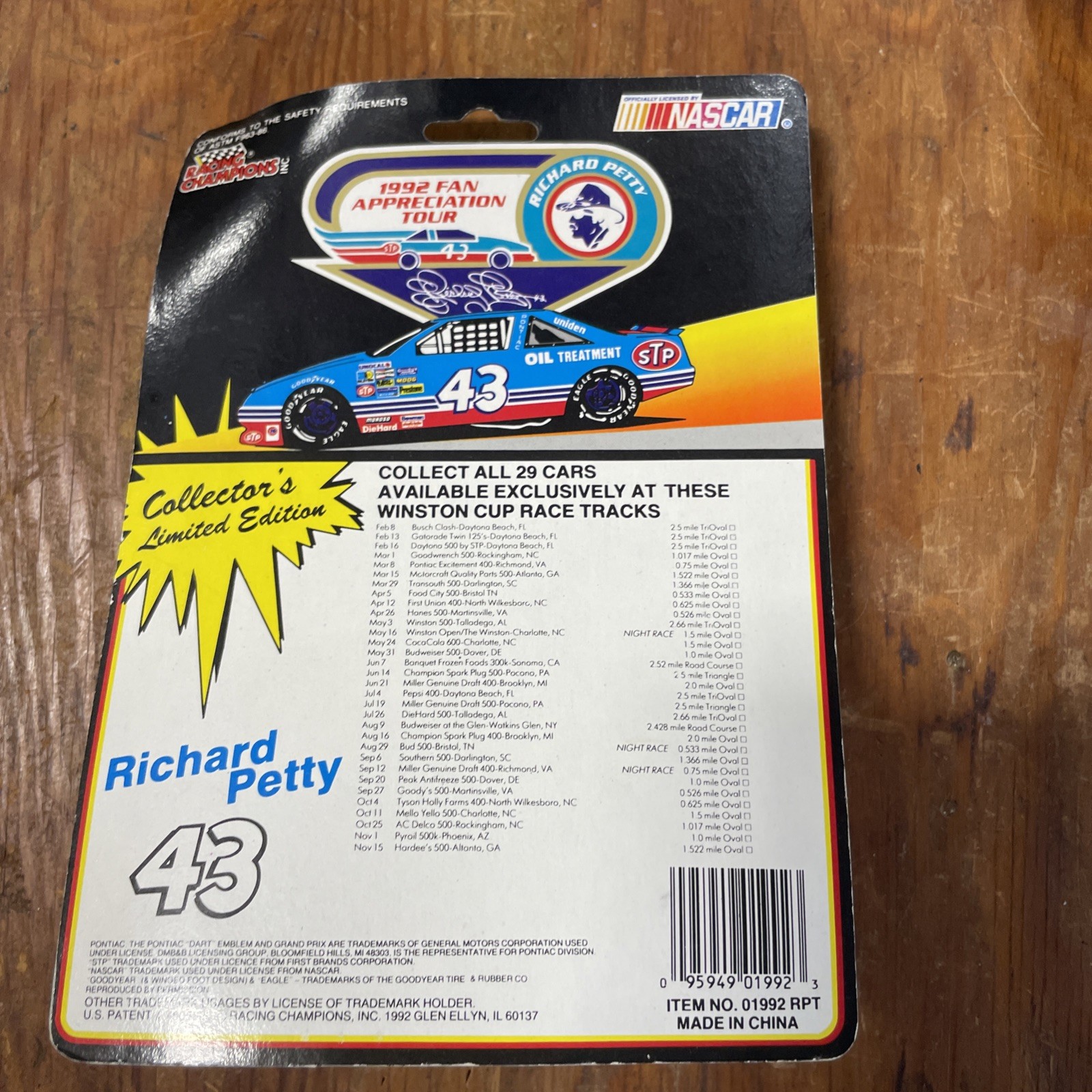 Racing Champion Richard Petty 1992 1:64 Track “Bristol International Raceway”