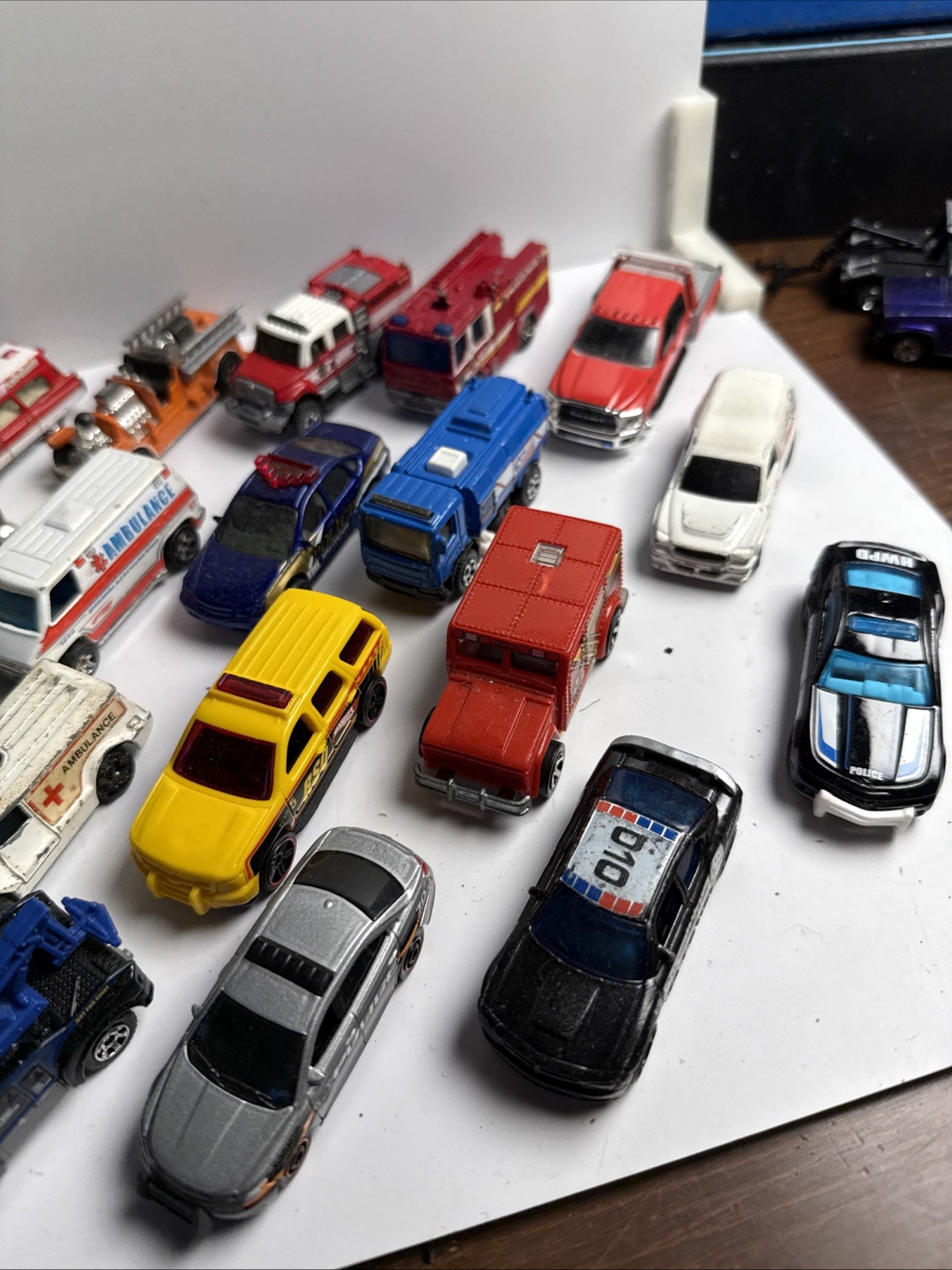 Hot Wheels Matchbox Emergency Vehicle Lot Police Fire Truck Ambulance Rescue 21p