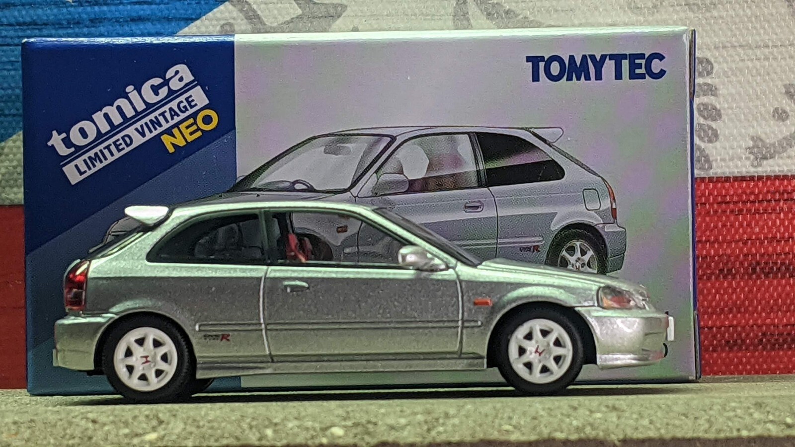 TOMICA LV-N165d 1999 HONDA CIVIC TYPE-R 1:64 SCALE LIMITED VINTAGE NEO SERIES