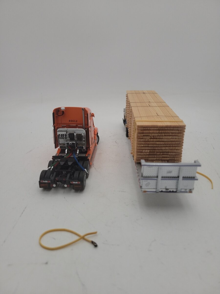 DHS 1:50 Scale Diecast Freightliner Century w/East Flatbed Trailer Schneider/Box