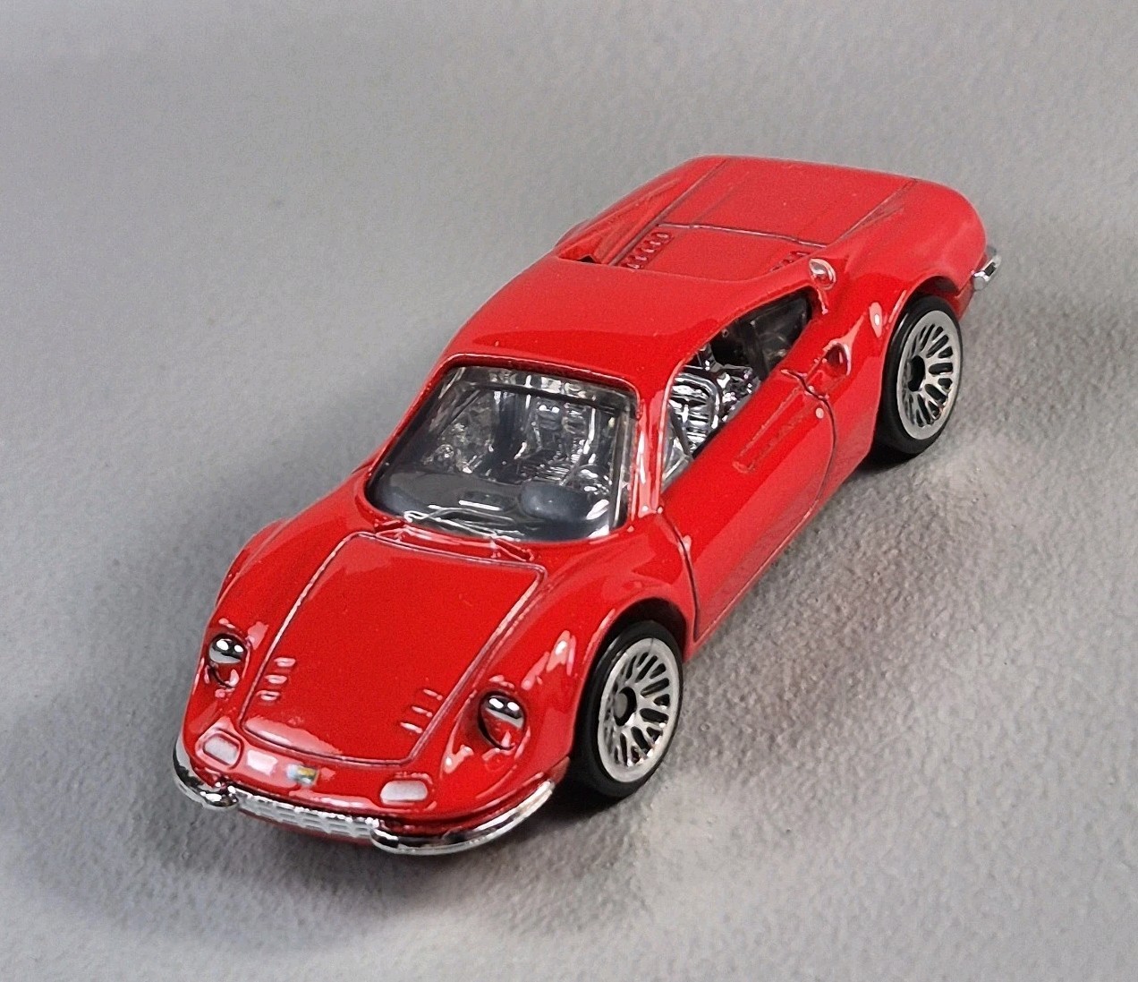 FERRARI DINO 206 GT Diorama Collectible DieCast Model Car 1:64 Red LOOSE
