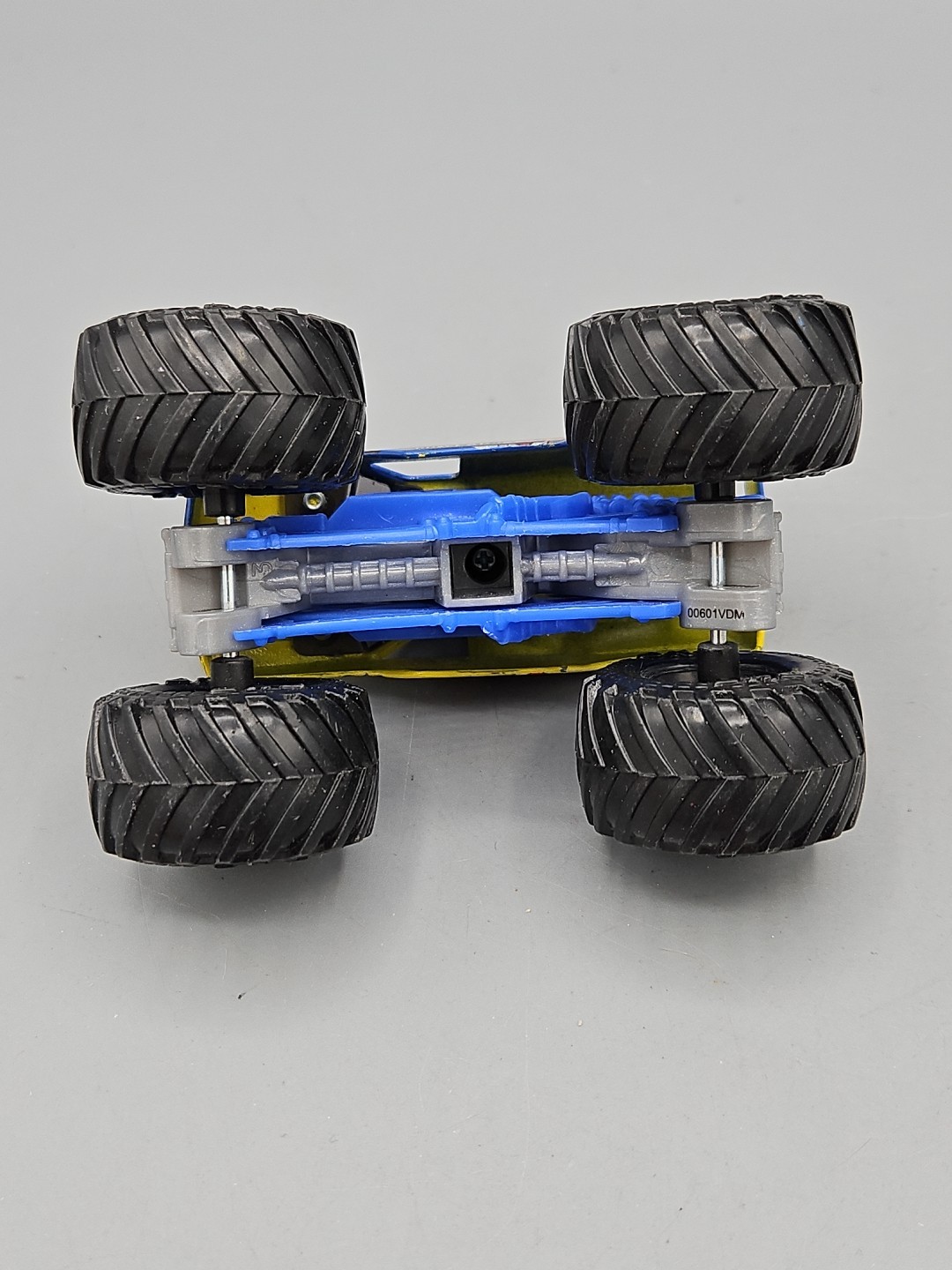 bounty hunter monster jam 1:64 diecast 20 years blue and yellow