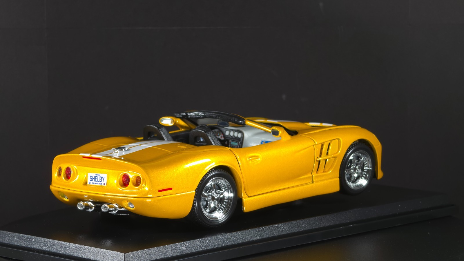 Shelby Series one 1:18 Maisto Exclusive Style Special Edition – Yellow