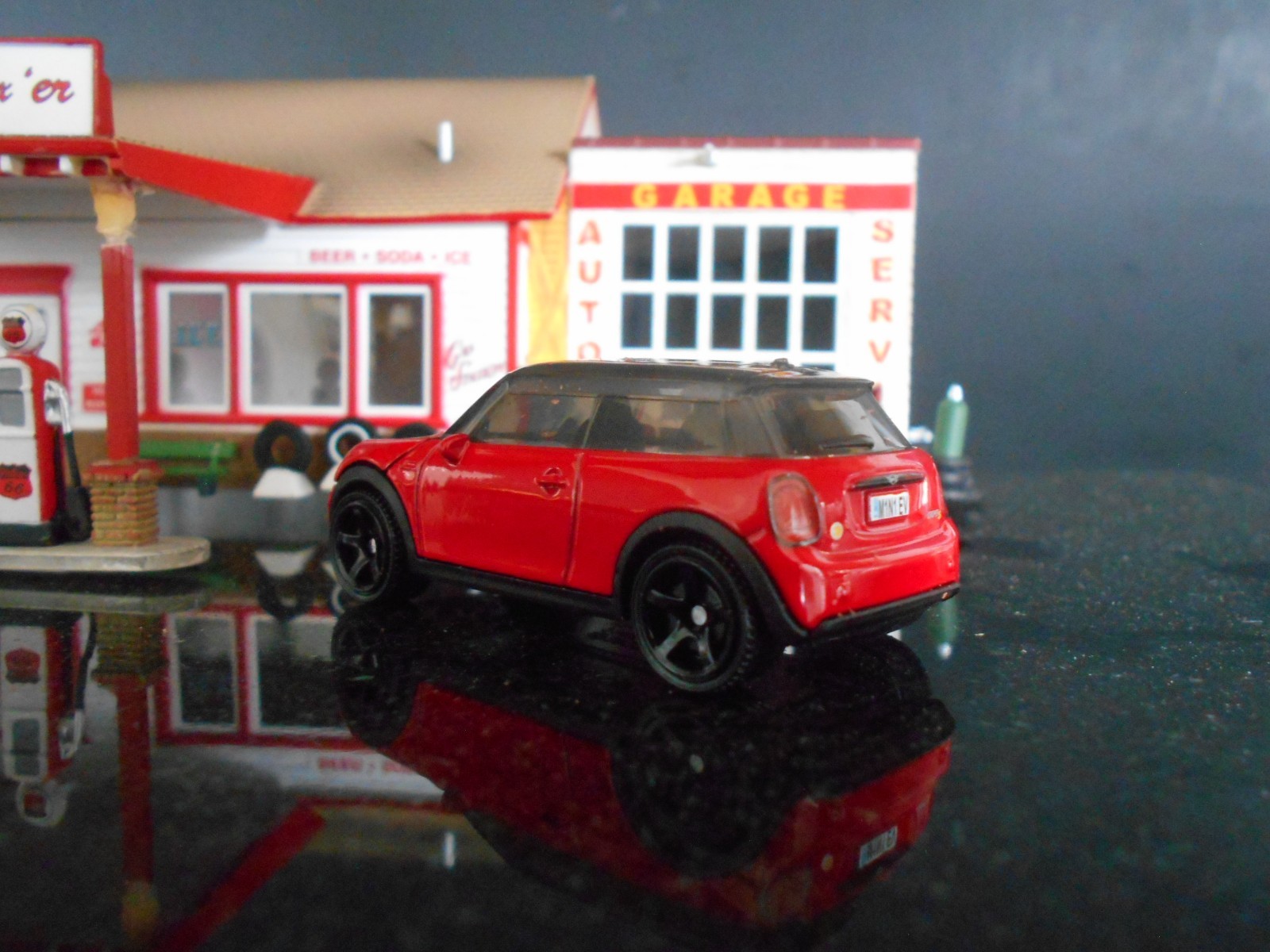 2022 Mini Cooper SE – 1/64 Scale Limited Edition – See Photos Below