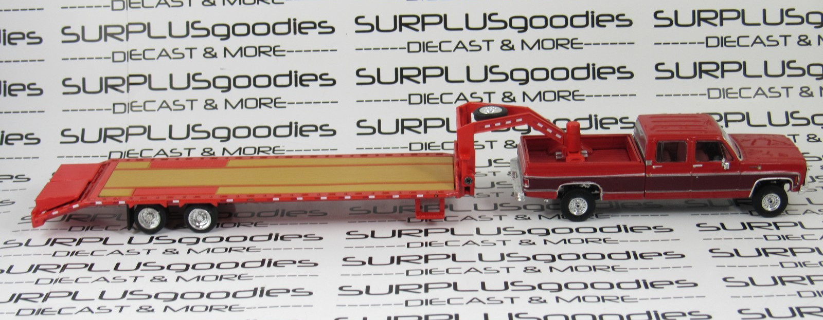IXO 1:64 Red 1979 CHEVROLET SCOTTSDALE K20 Pickup Truck w/Gooseneck Trailer
