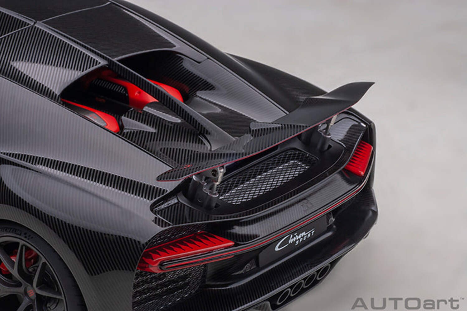 AUTOart 2019 Bugatti Chiron Sport Italian Red w/ Carbon Fiber 1:18 70996