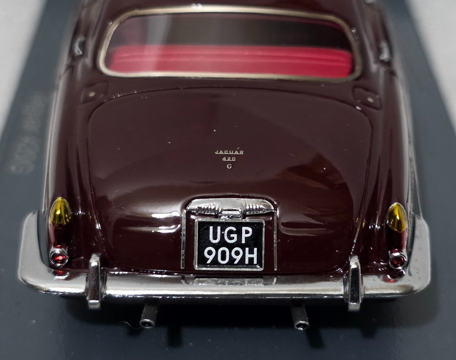 Jaguar 420G RHD 1967 Red 1/43 Neo NEO43908 Resin Model OVP