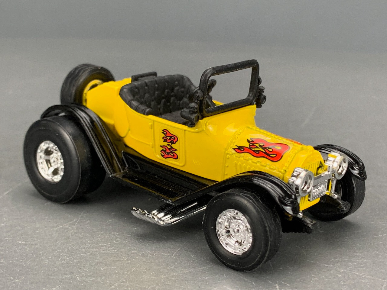 1:43 ERTL Diecast Hot Roddin’ 1914 Chevy Royal Mail Roadster Hot Rod D1159
