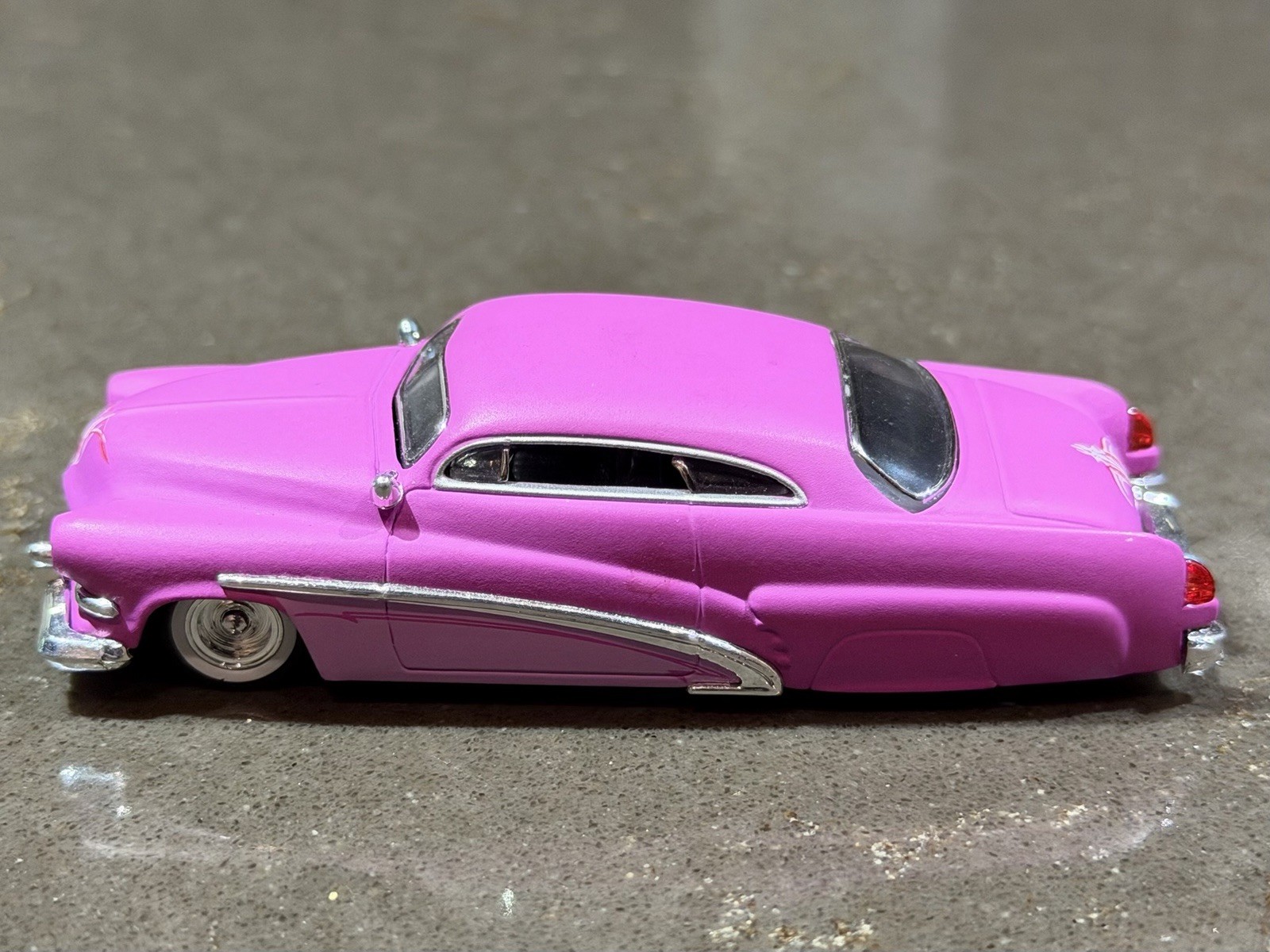 Hot Wheels 100% ROD & CUSTOM 51 MERC 1:64