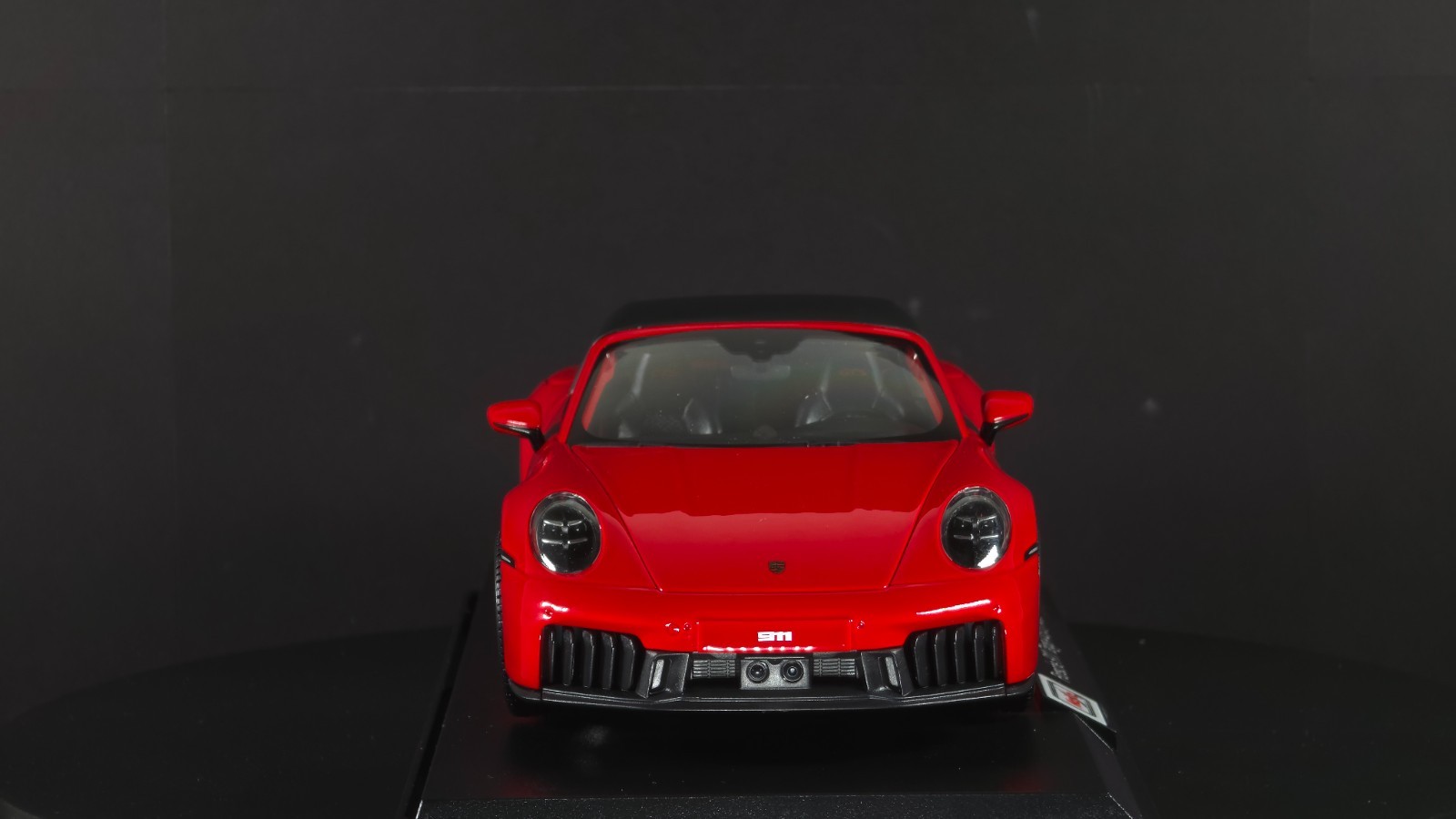 Porsche 911 Targa 4 GTS (992.2) 1:18 Maisto Exclusive Style Special Edition red