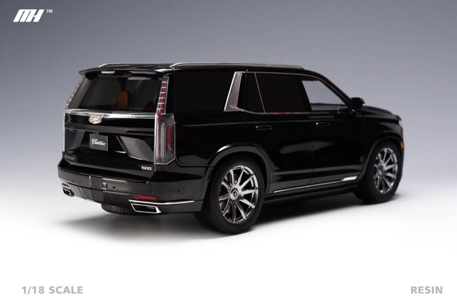 1/18 Motorhelix Cadillac Escalade 2022 in Gloss Black on Carbon Base