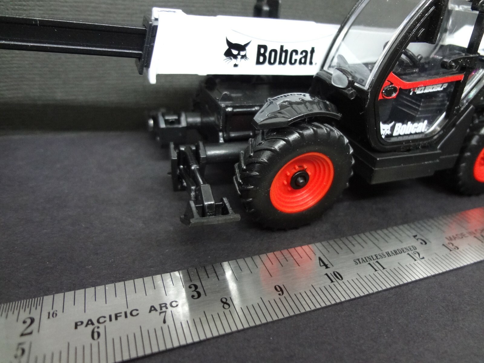 BOBCAT telescopic handler with man platform – Construction Warehouse