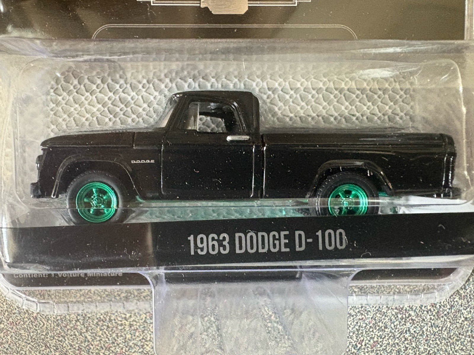 Greenlight Black Bandit 1993 Dodge Power Ram 250 Green Chase