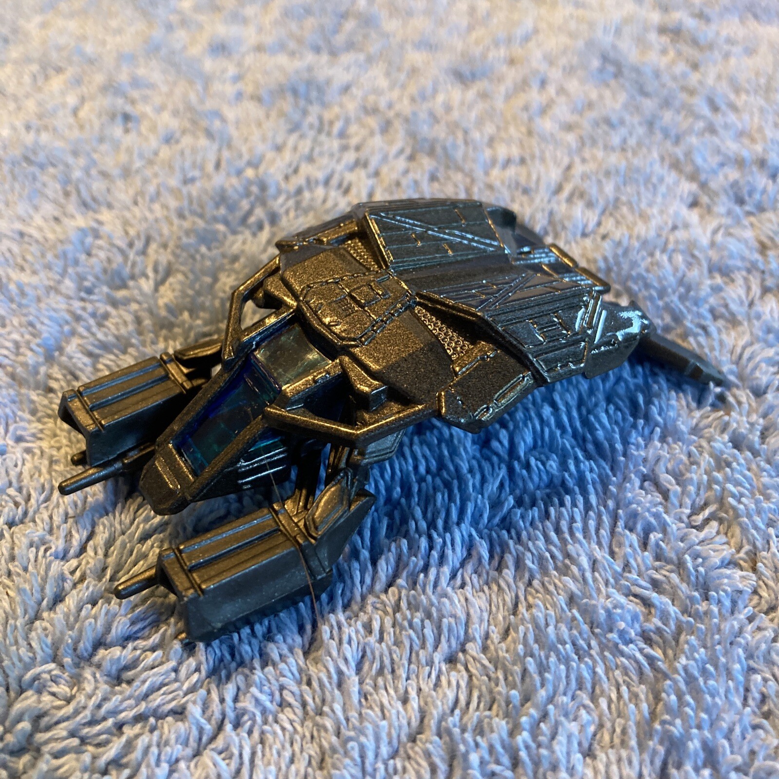 Hot Wheels Batman Returns The Bat DC Comics Made in Thailand V5315 Blue Glass