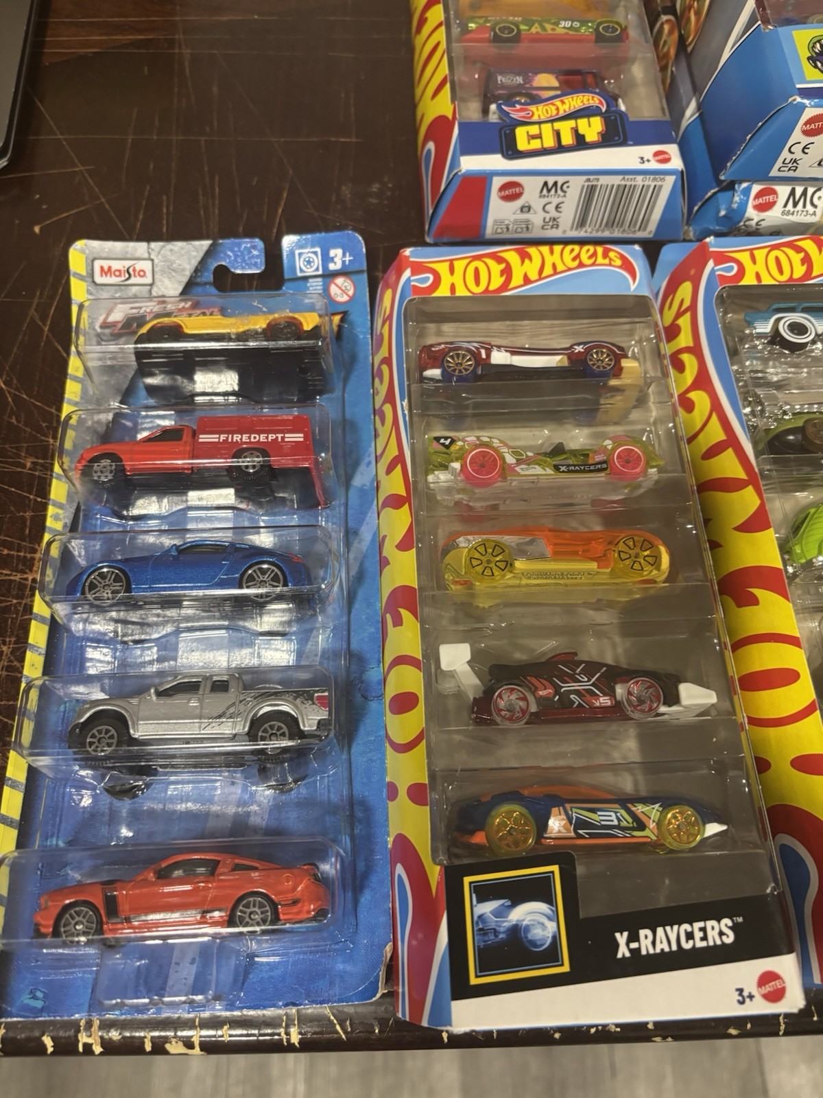 Lot of 7 Hot Wheels 5 Car Gift Packs NEW Plus 2 Maisto 5 Cars- One 8 Cars Pack