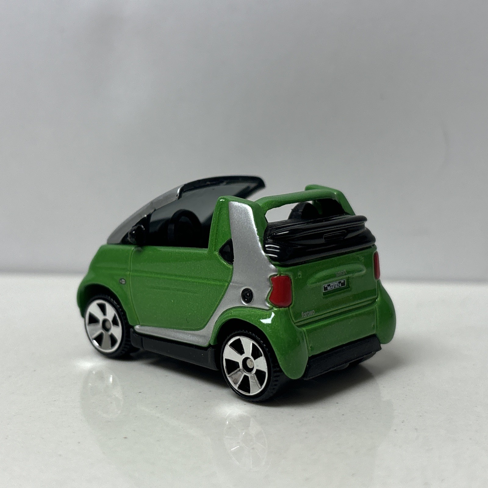 1998-2007 Smart Fortwo Coupe Collectible 1/64 Scale Diecast Diorama Model