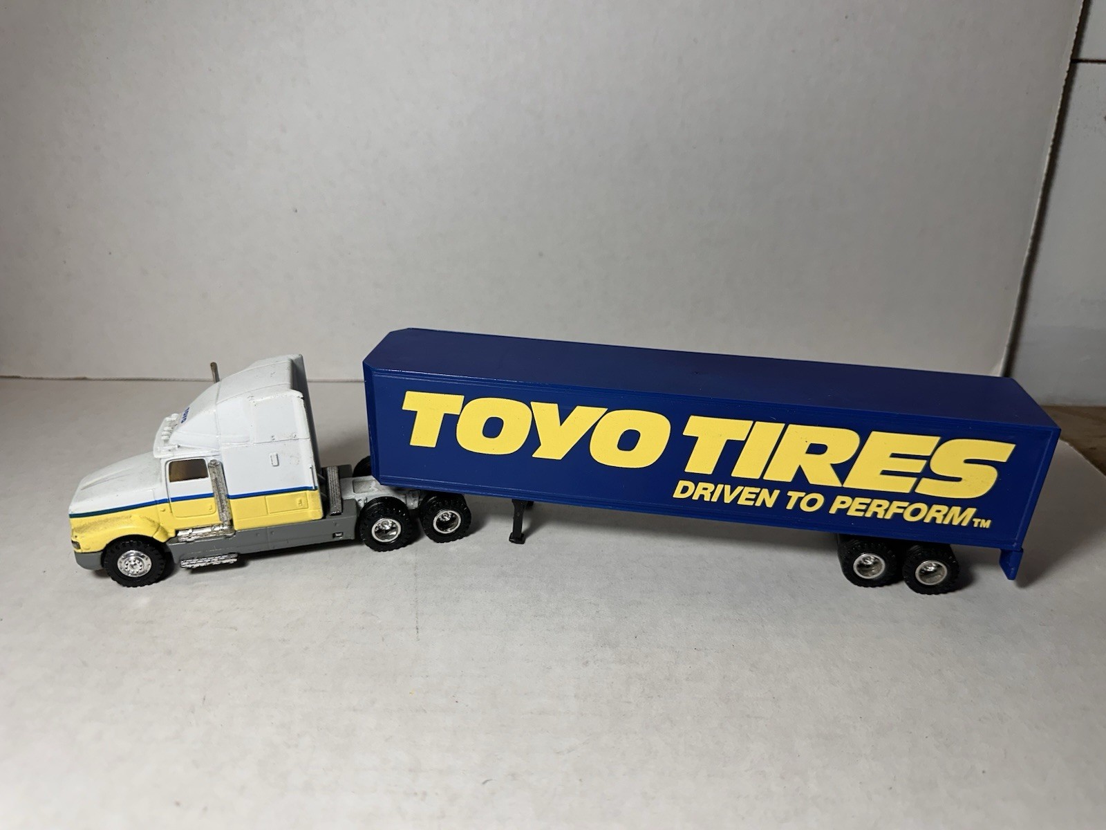Road Champs International Toyo Tires Tractor Trailer Delivery Truck 1:64 12″