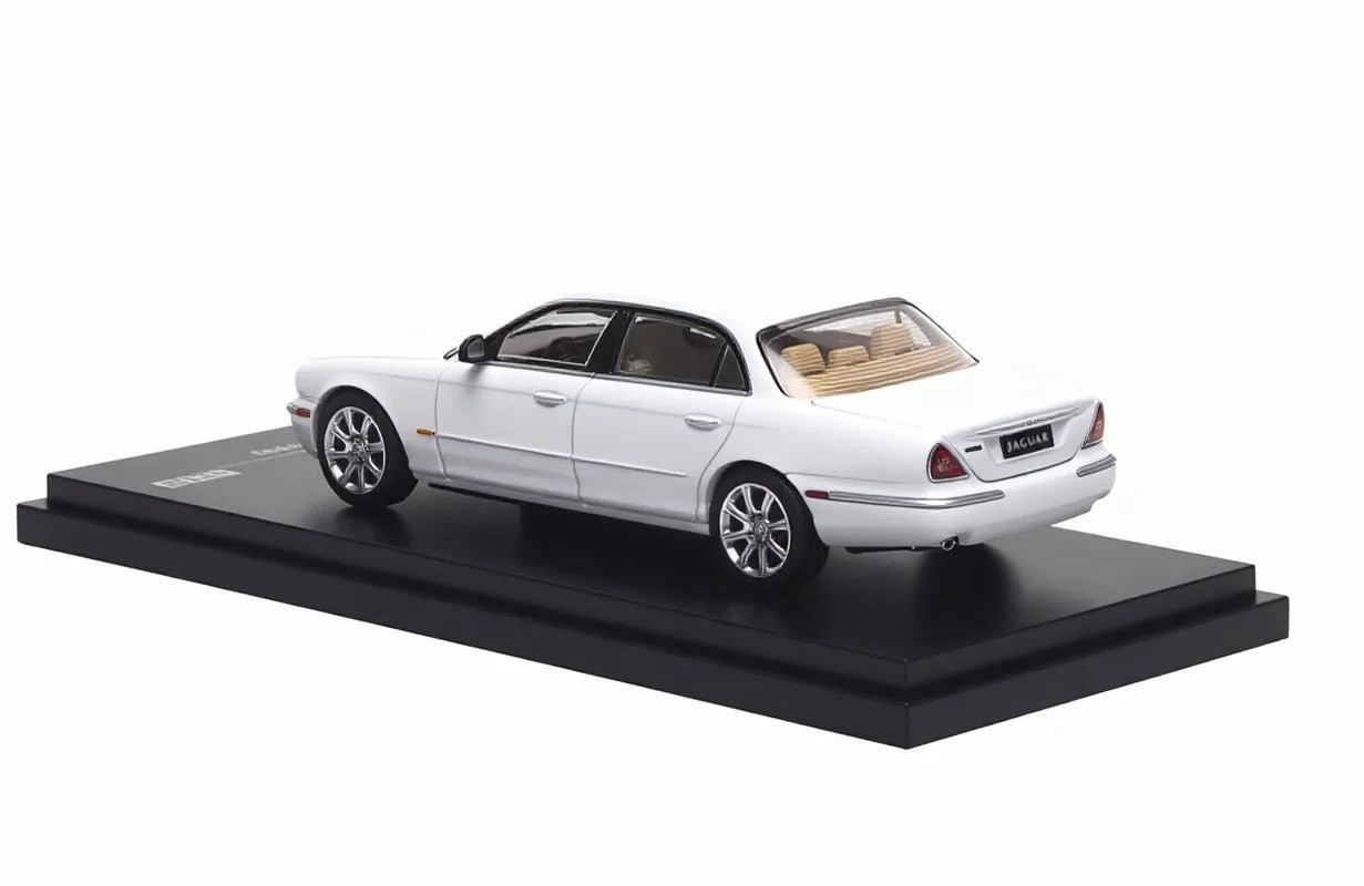 AR 1:64 White Jaguar XJ6 X350 Luxury Sedan Sports Model Diecast Metal Car