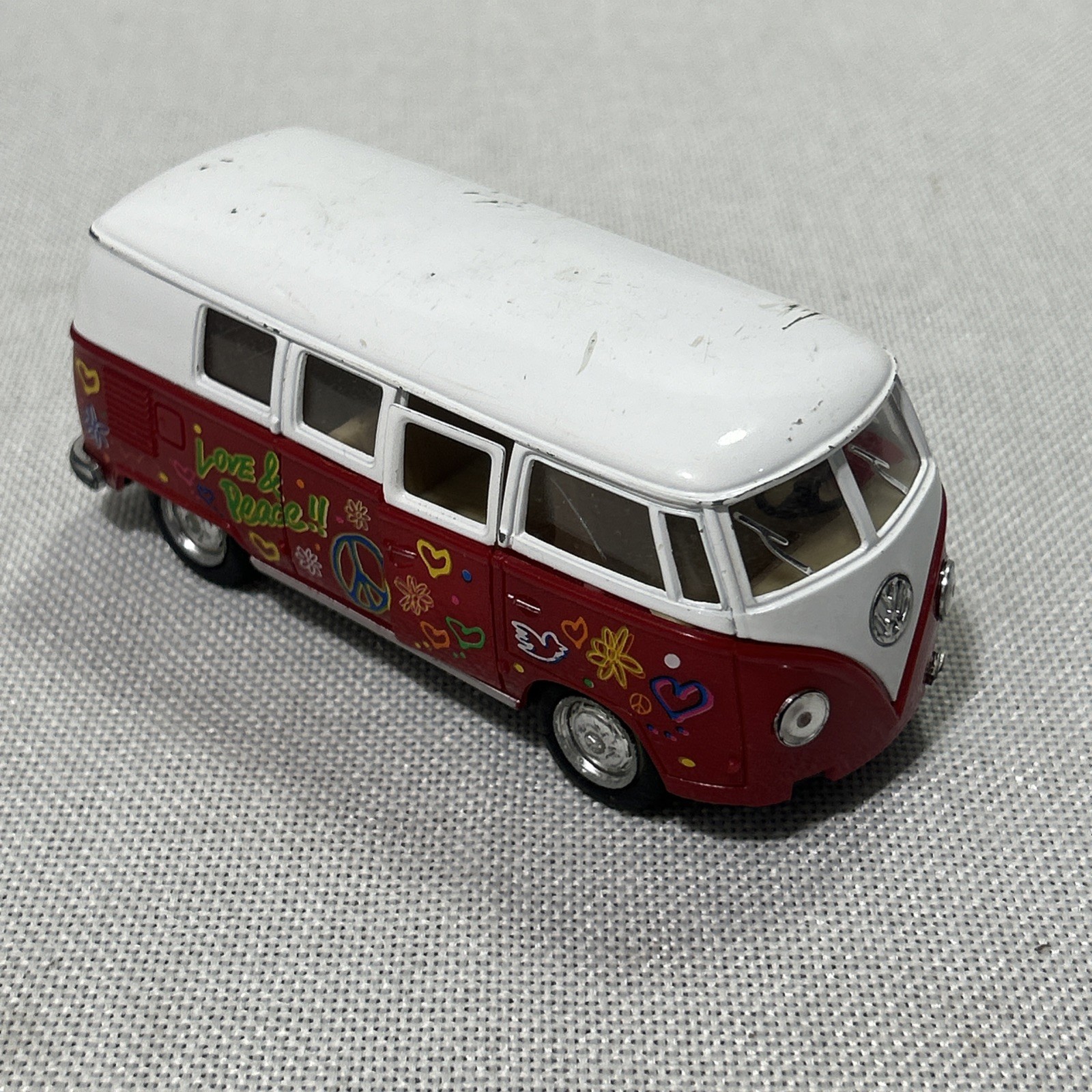 VW Hippie 1962 Bus Peace Love Red Kintoy Die Cast Vehicle – Wind Up