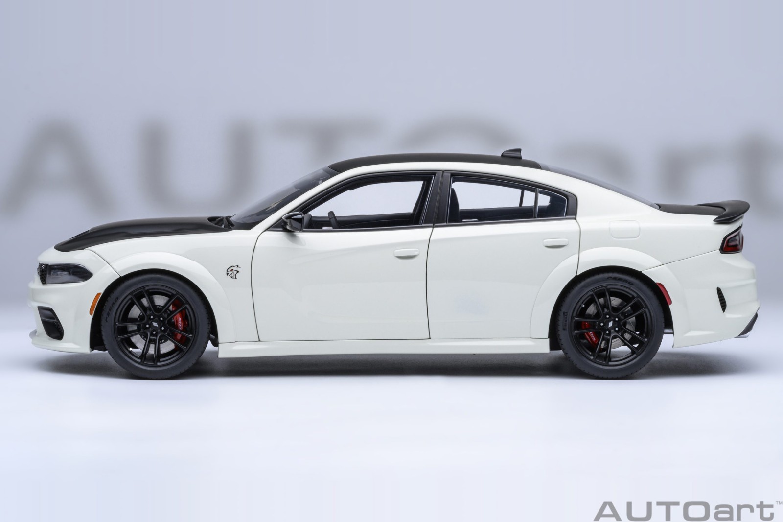 DODGE CHARGER SRT HELLCAT REDEYE JAILBREAK KNUCKLE WHITE 1/18 BY AUTOART 71751
