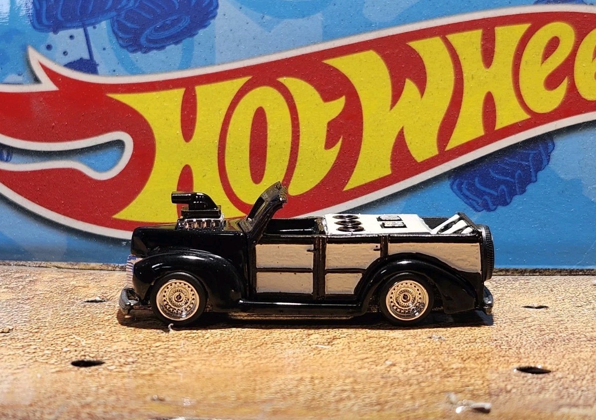 1/64 Custom Made Hot Wheels 40s “Woodie” Panel Delivery Van Black
